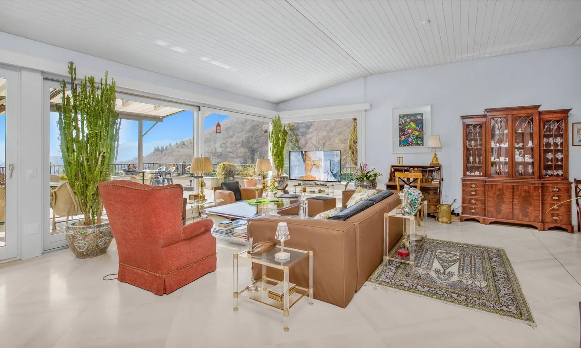 Traumhafte Villa mit Pool und separater Einheit in Curio