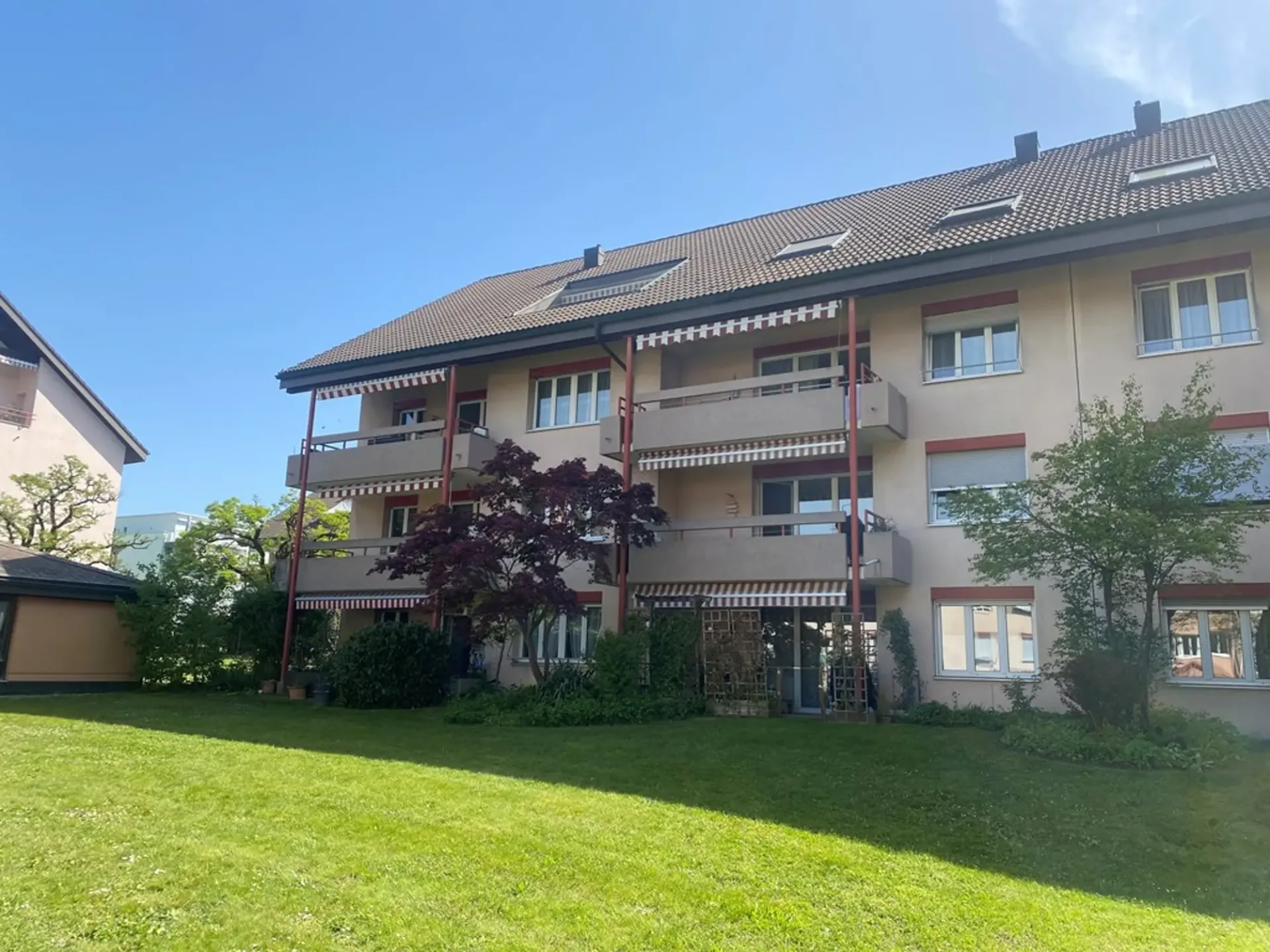 Spacious 4.5-room attic apartment with balcony