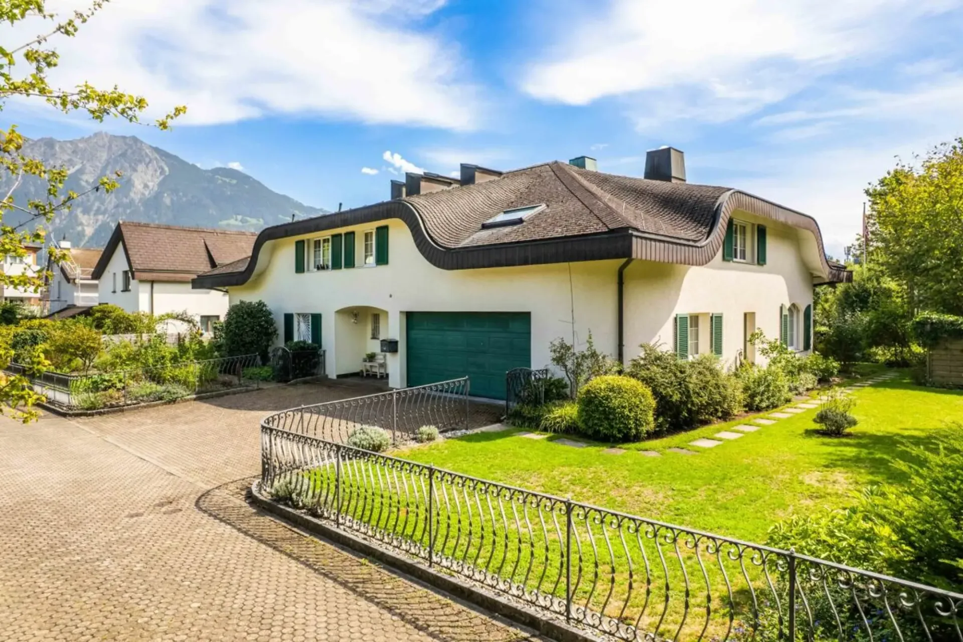 Ein Zuhause der besonderen Art - charmantes 7.5-Zimmer Einfamilienhaus mit Gartenidylle
