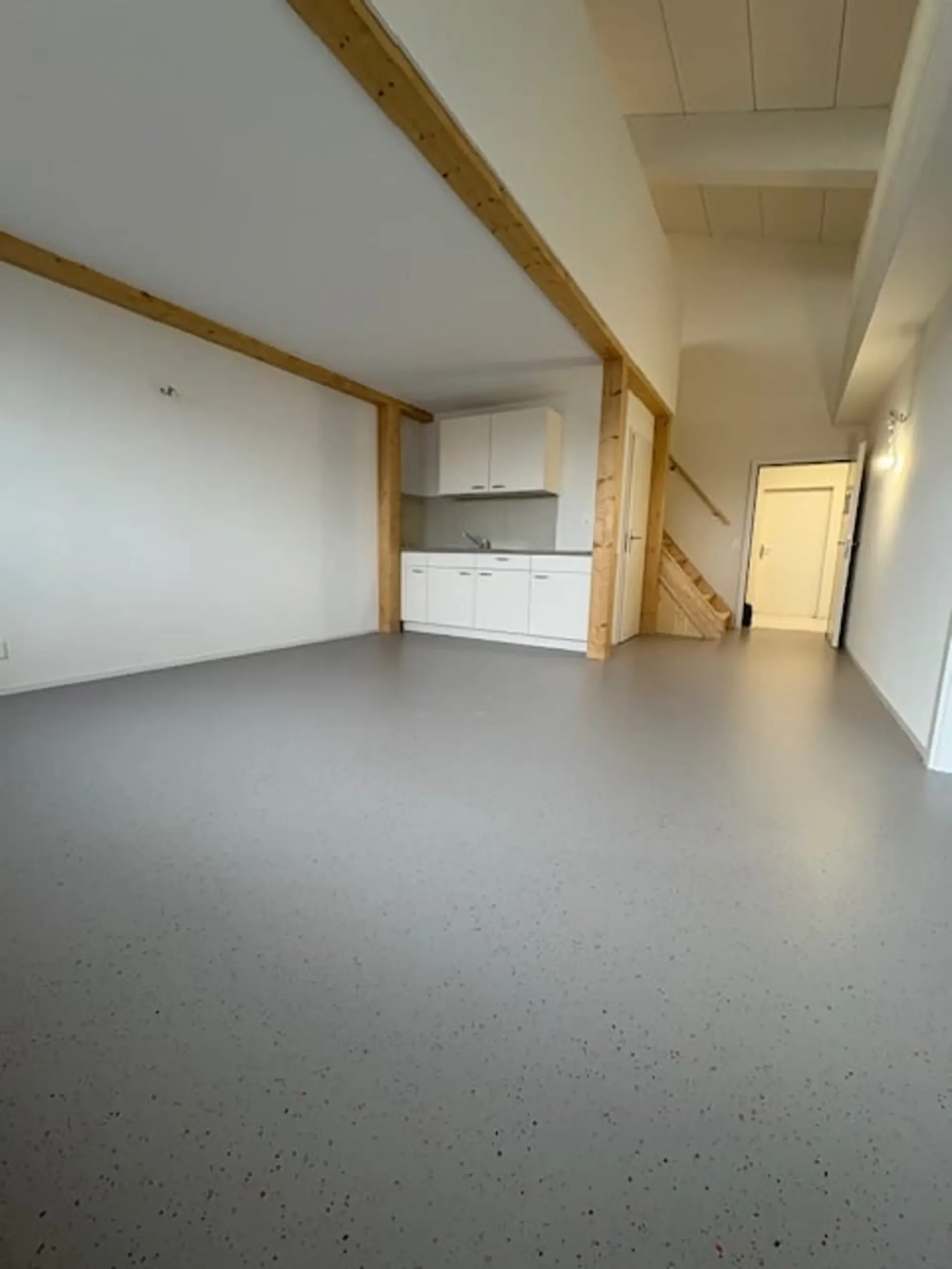 9 offices of variable size for rent