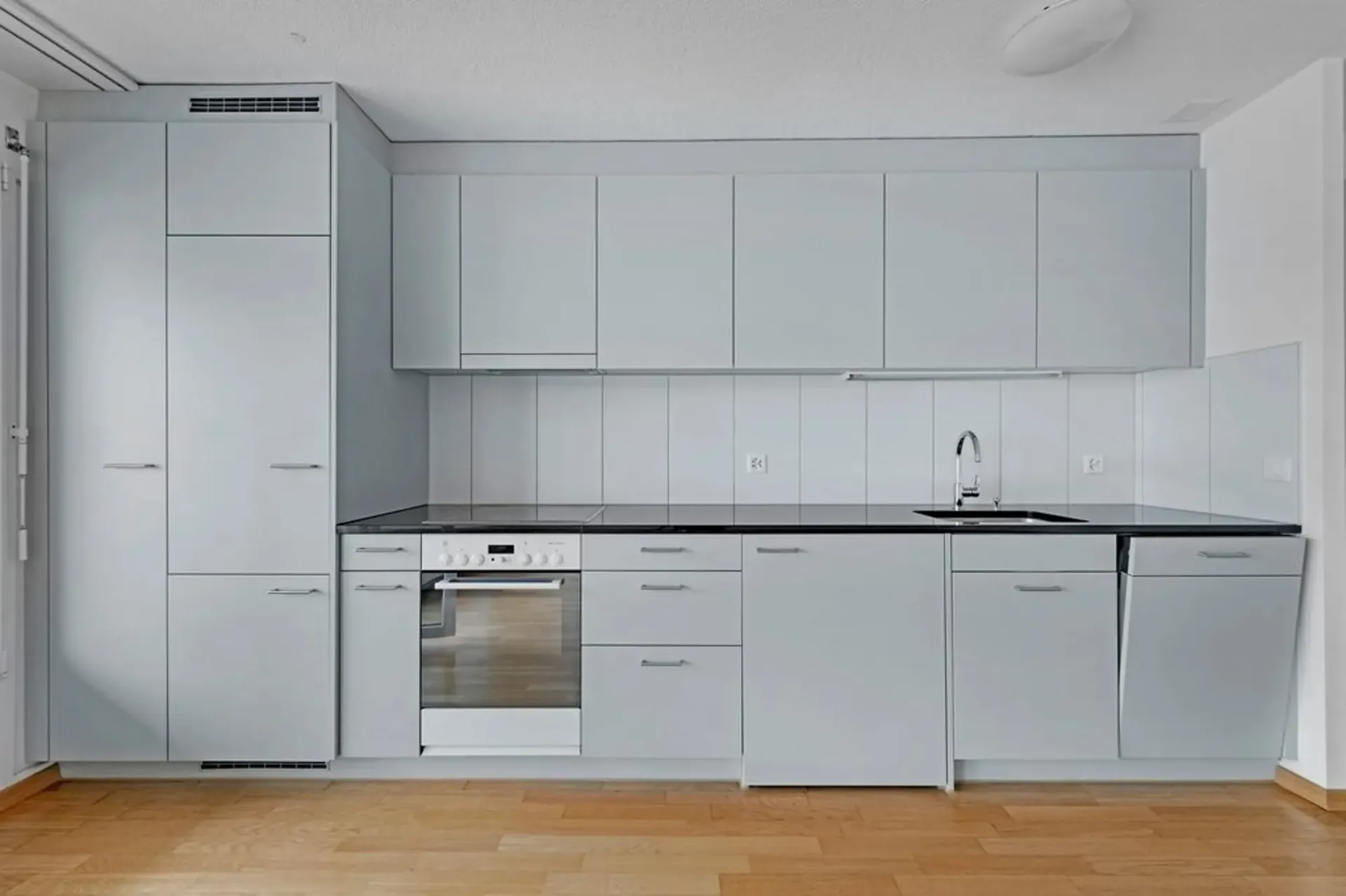 mit Lift, offener Küche, Geschirrspüler und Balkon