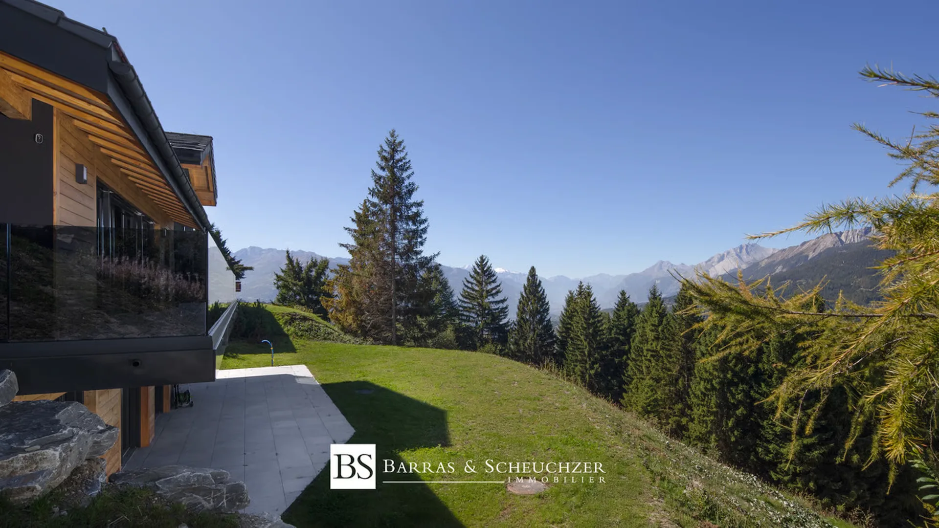 Exklusives Neubau-Chalet mit atemberaubendem Ausblick in Crans-Montana