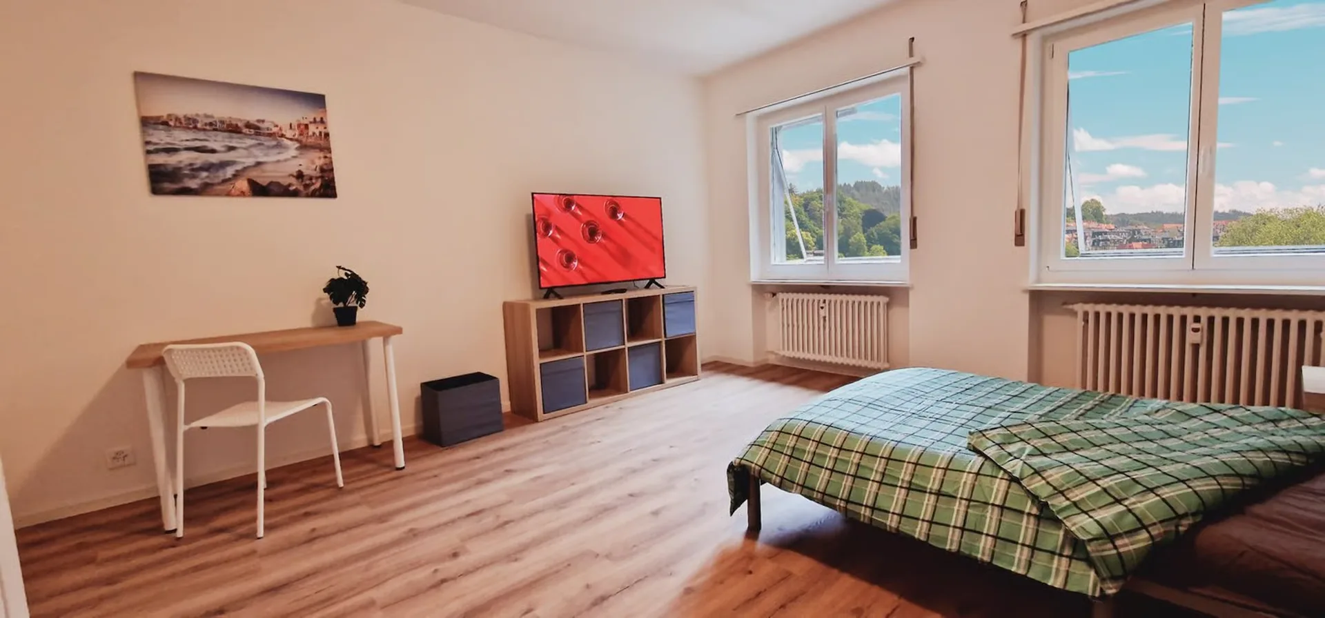 Voll ausgestattetes Zimmer | möbliert und modern
