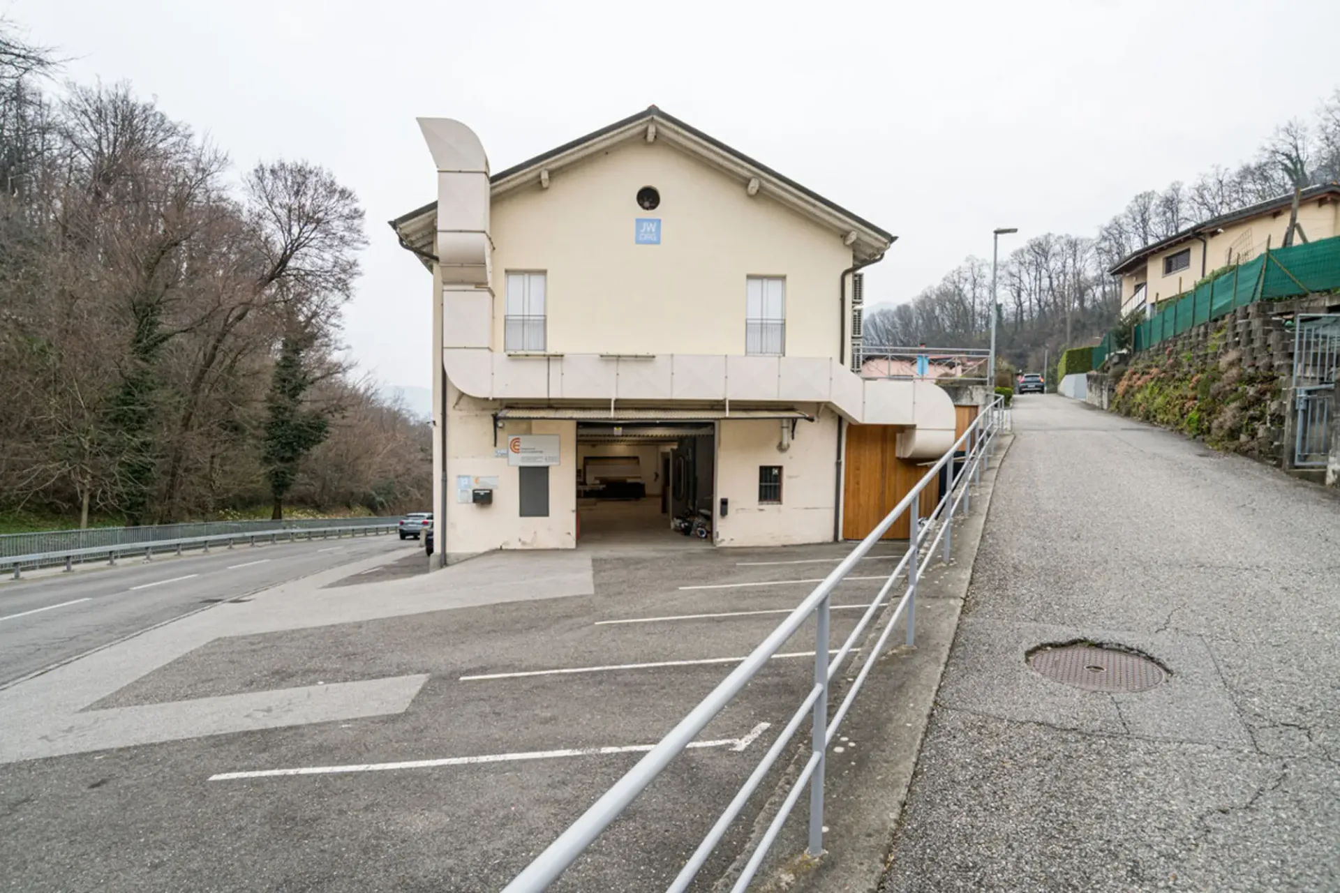 CASTEL SAN PIETRO GEWERBERAUM, DU HAST DIE IDEE, WIR HABEN DEN RAUM