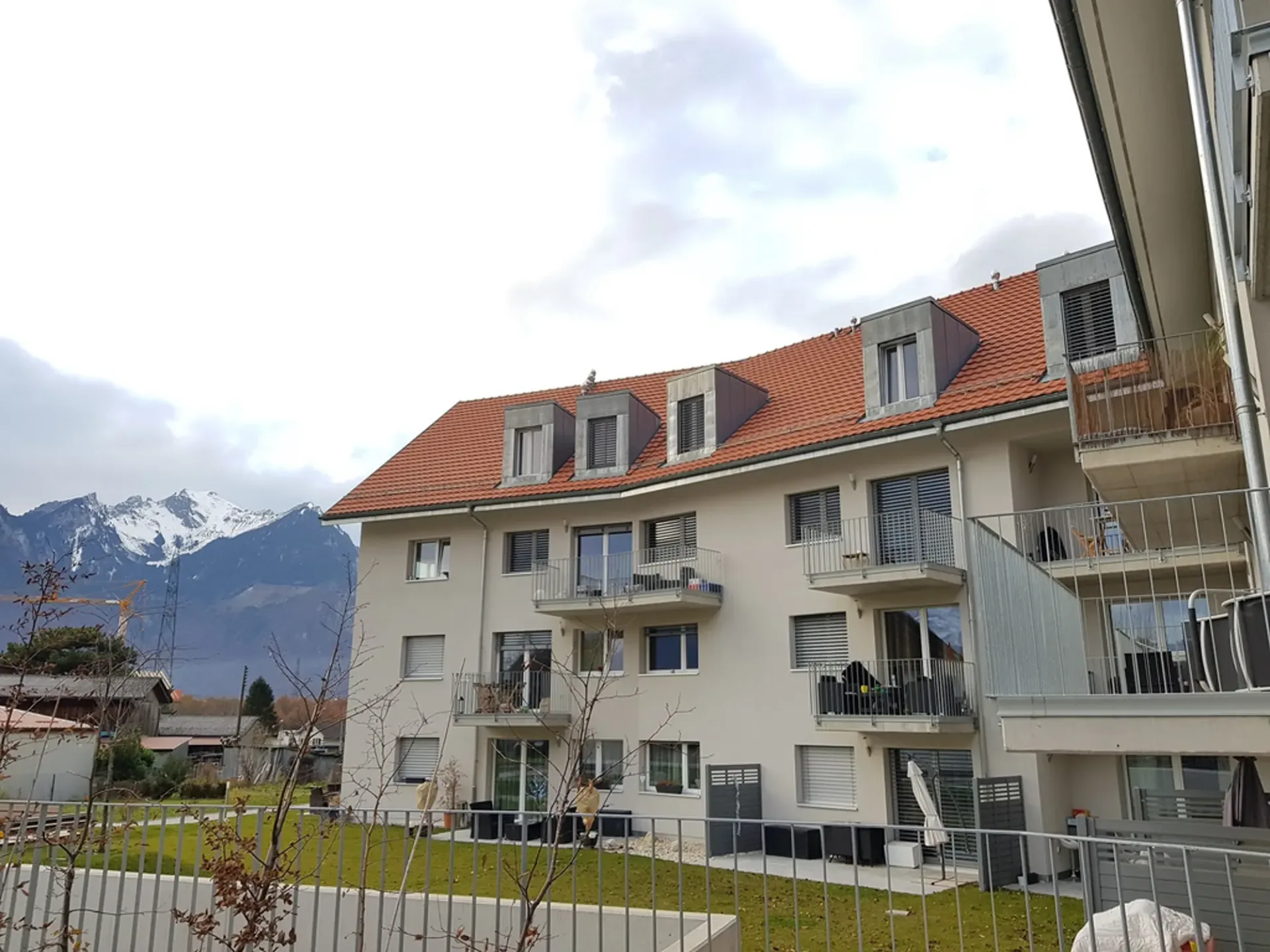 ROCHE (VD) - BEL APPARTEMENT 2.5 PIECES AU REZ