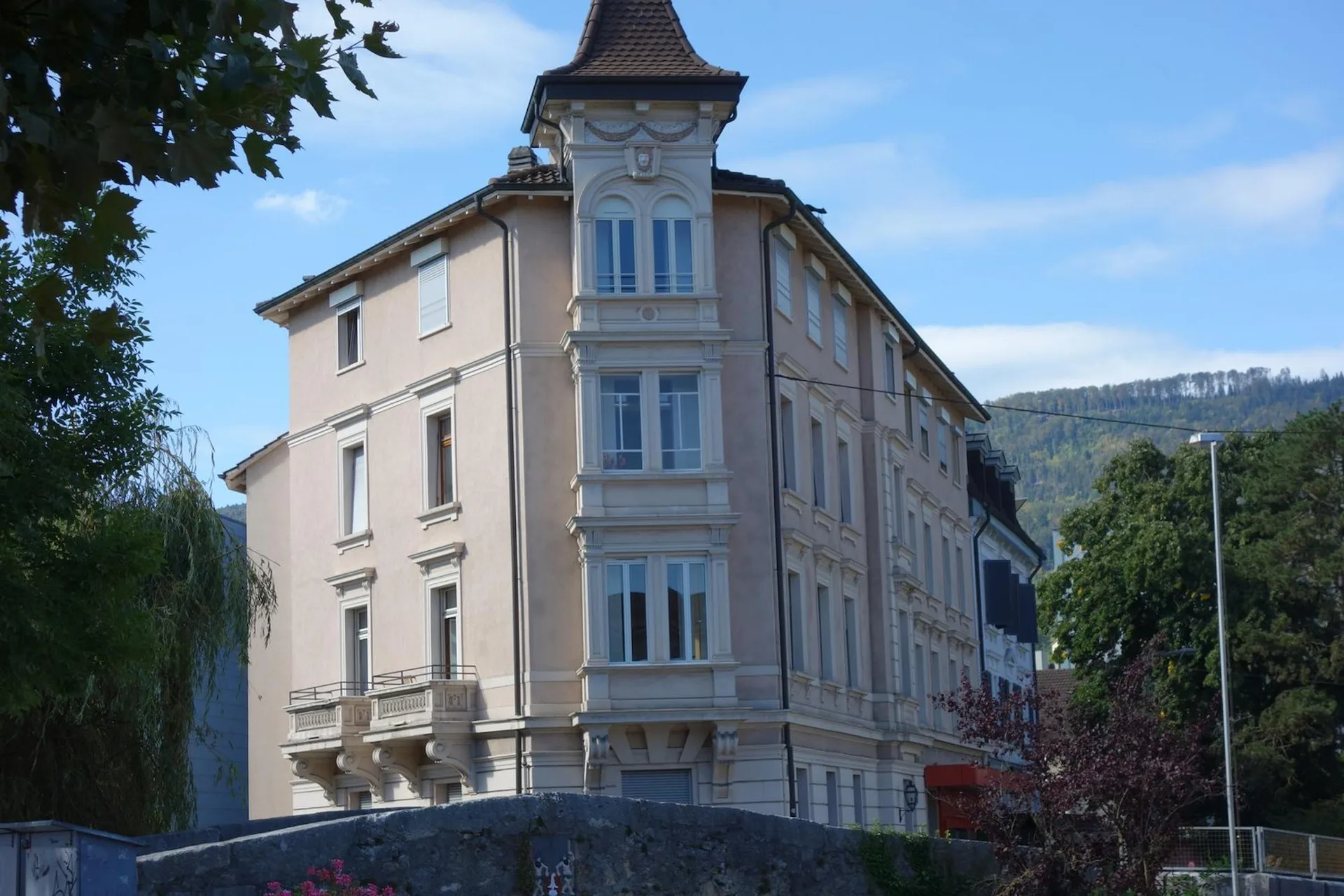 Appartement luxueux non meublé dans un quartier calme et central – Avec télévision 65 pouces offerte