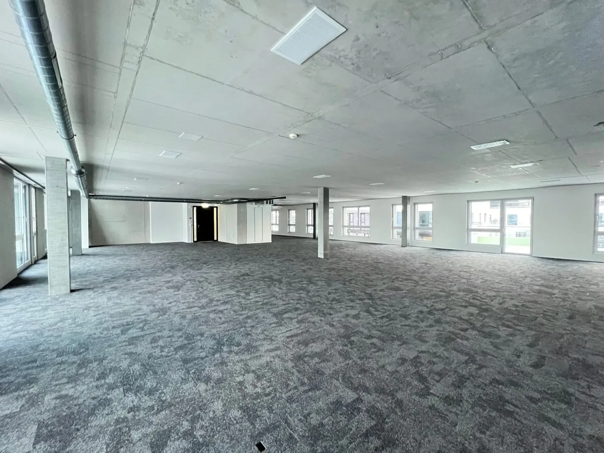 Nuovi spazi ufficiali pronti per l'occupazione - balconi spaziosi - parcheggi