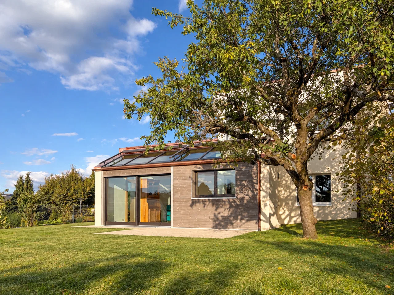 BULLE -- RENOVATED SEMI-DETACHED HOUSE WITH 6.5 ROOMS AND GARDEN