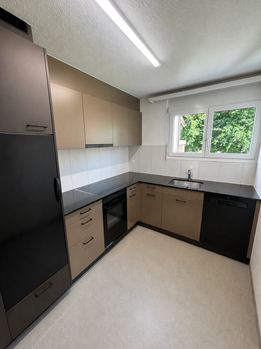 Helle 5.5-Zimmer-Wohnung mit grossem Balkon und Blick ins Grüne