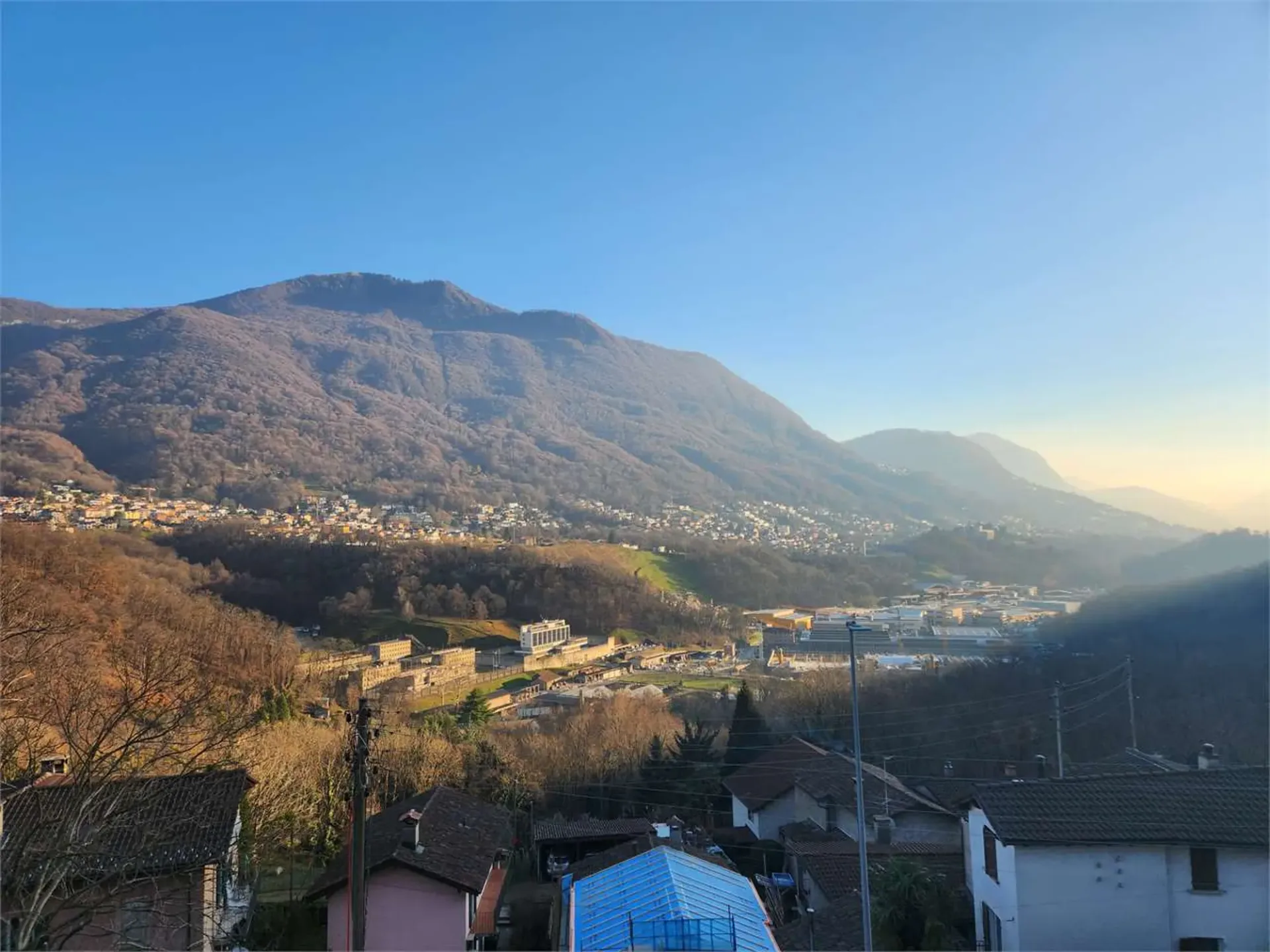 3,5 Lokale mit Hobbybereich und Wintergarten