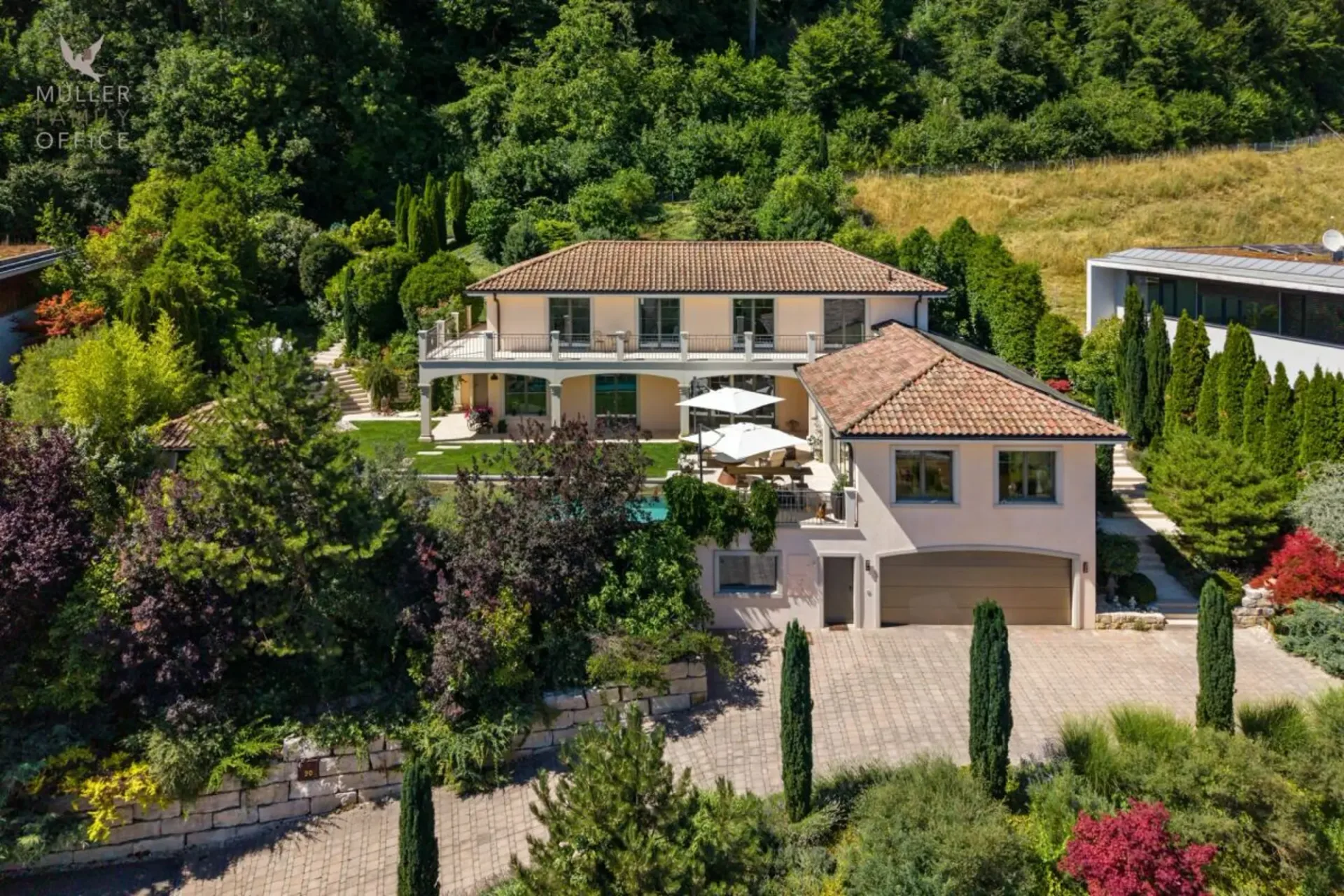 Mediterrane Luxusvilla mit Naturpool und traumhaftem Gartenparadies