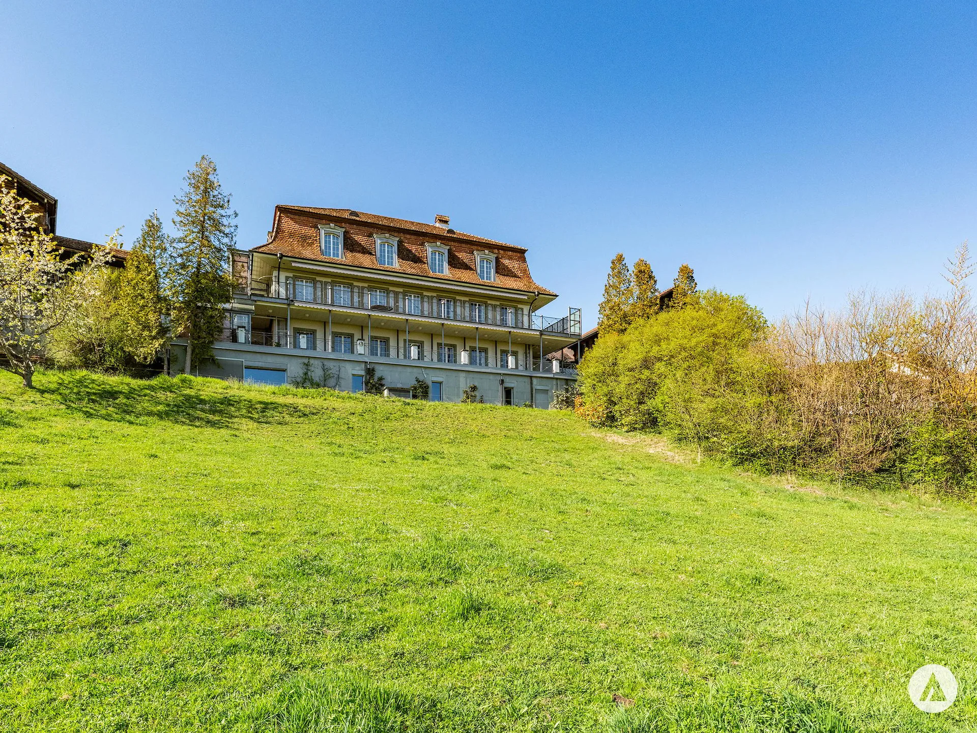 Vivere da re: villa di campagna con area edificabile