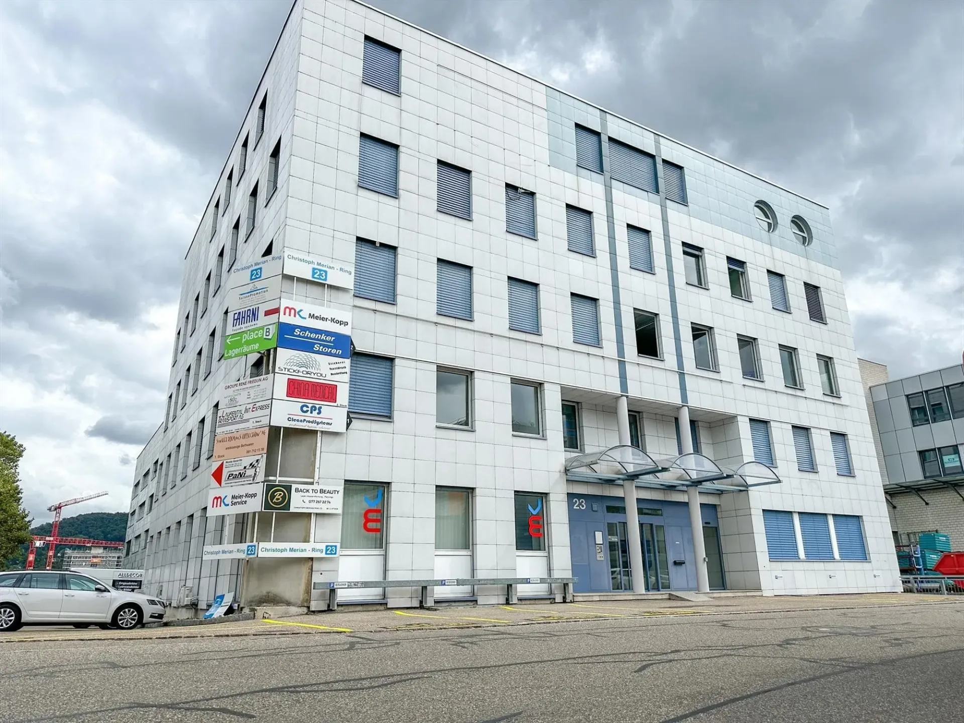 Espace commercial lumineux de 48 m² à louer au 2e étage à Reinach