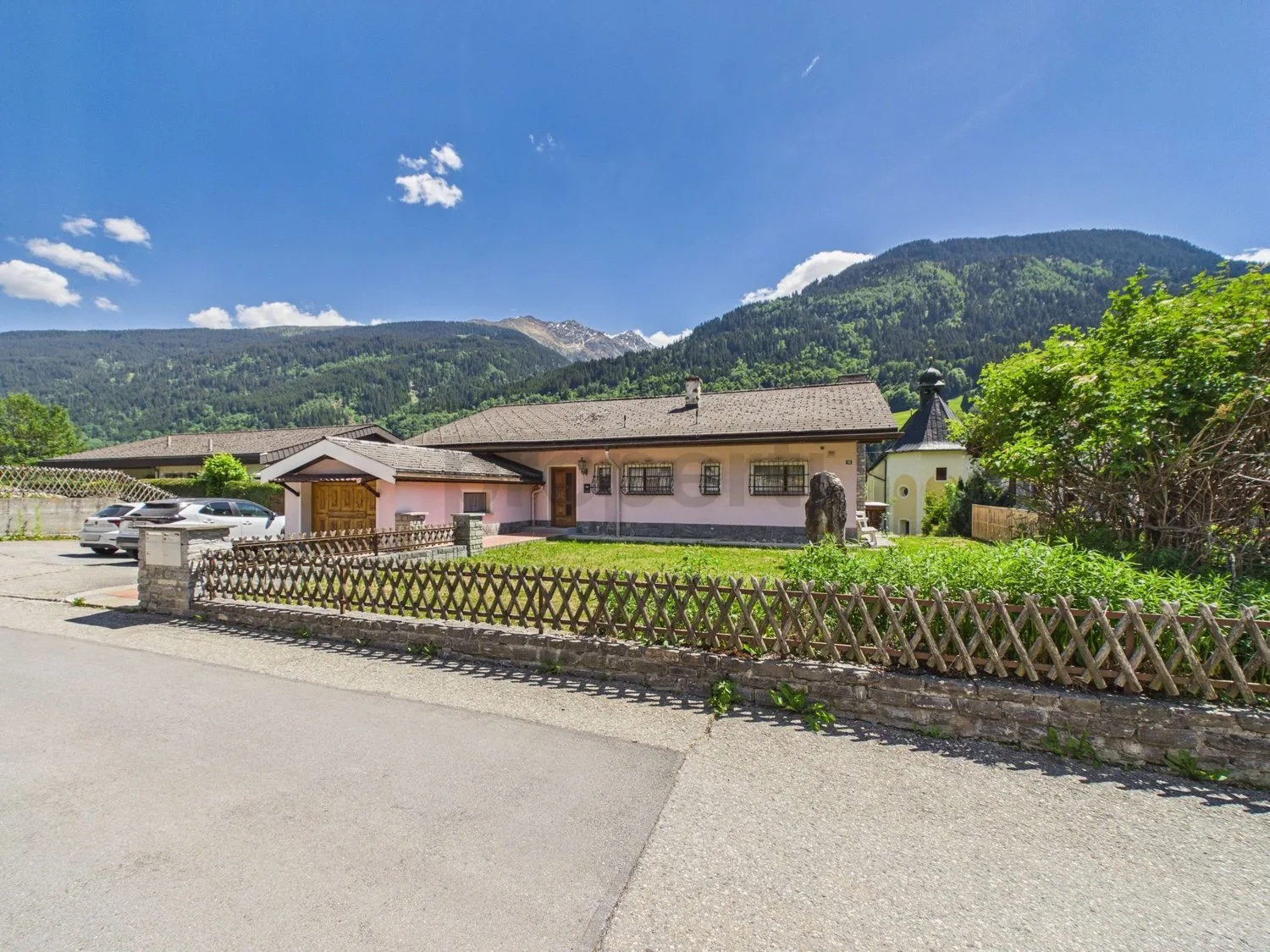 Casa multifamiliare in una posizione familiare