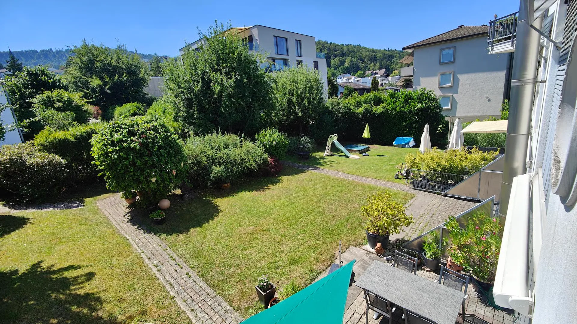 Sonnige 4.5 Zimmer-Maisonette-Wohnung in Gartenebene und 1. OG mit Wintergarten
