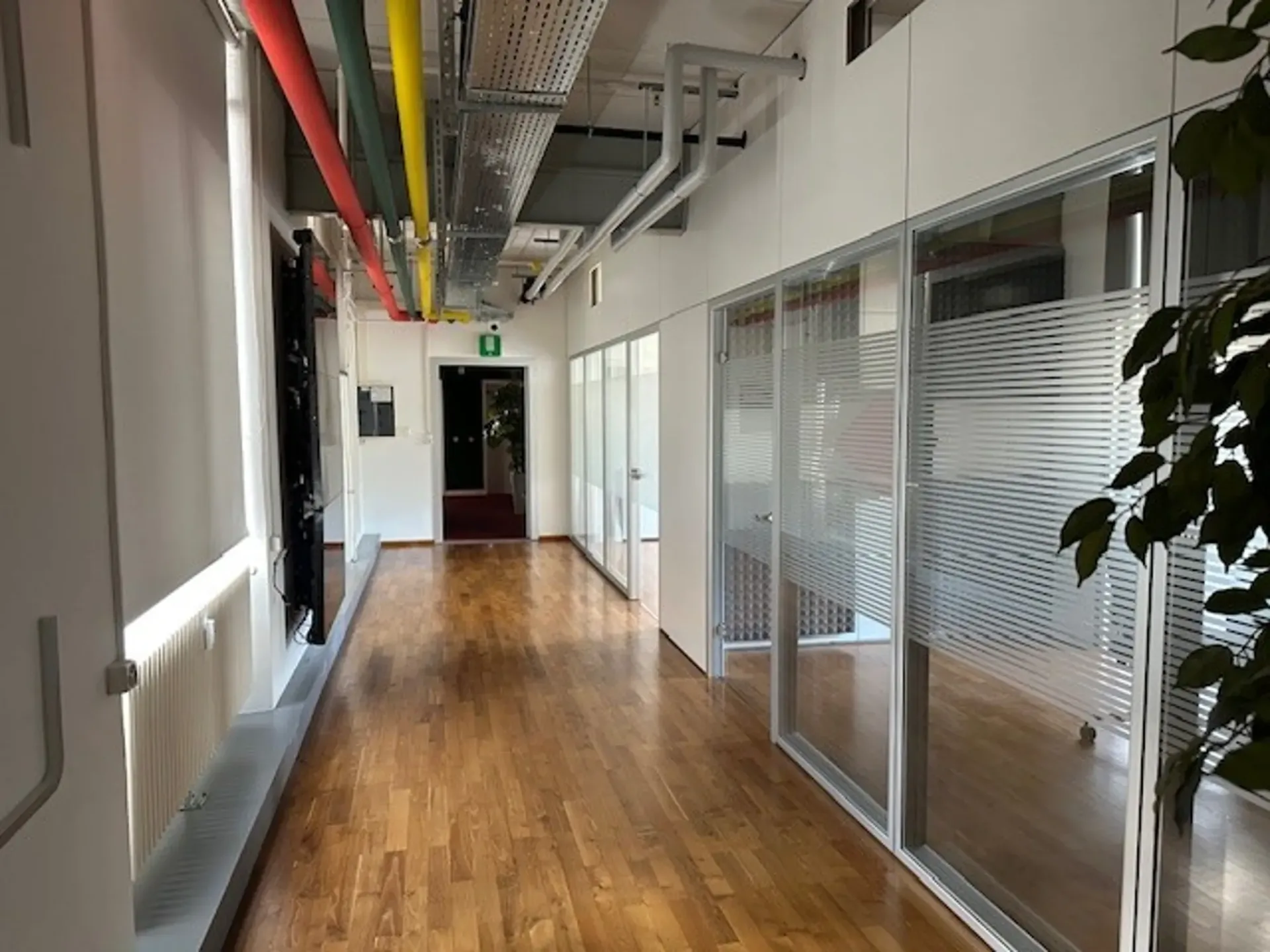 Modernes Büro zur Miete in Balerna – 75 m² zugänglich und gut verbunden