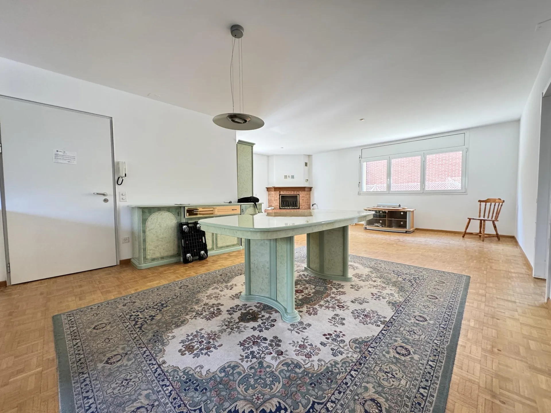 GELEGENHEIT - HELLES 3.5-ZIMMER-WOHNUNG MIT PRIVATGARTEN IN LUGAGGIA