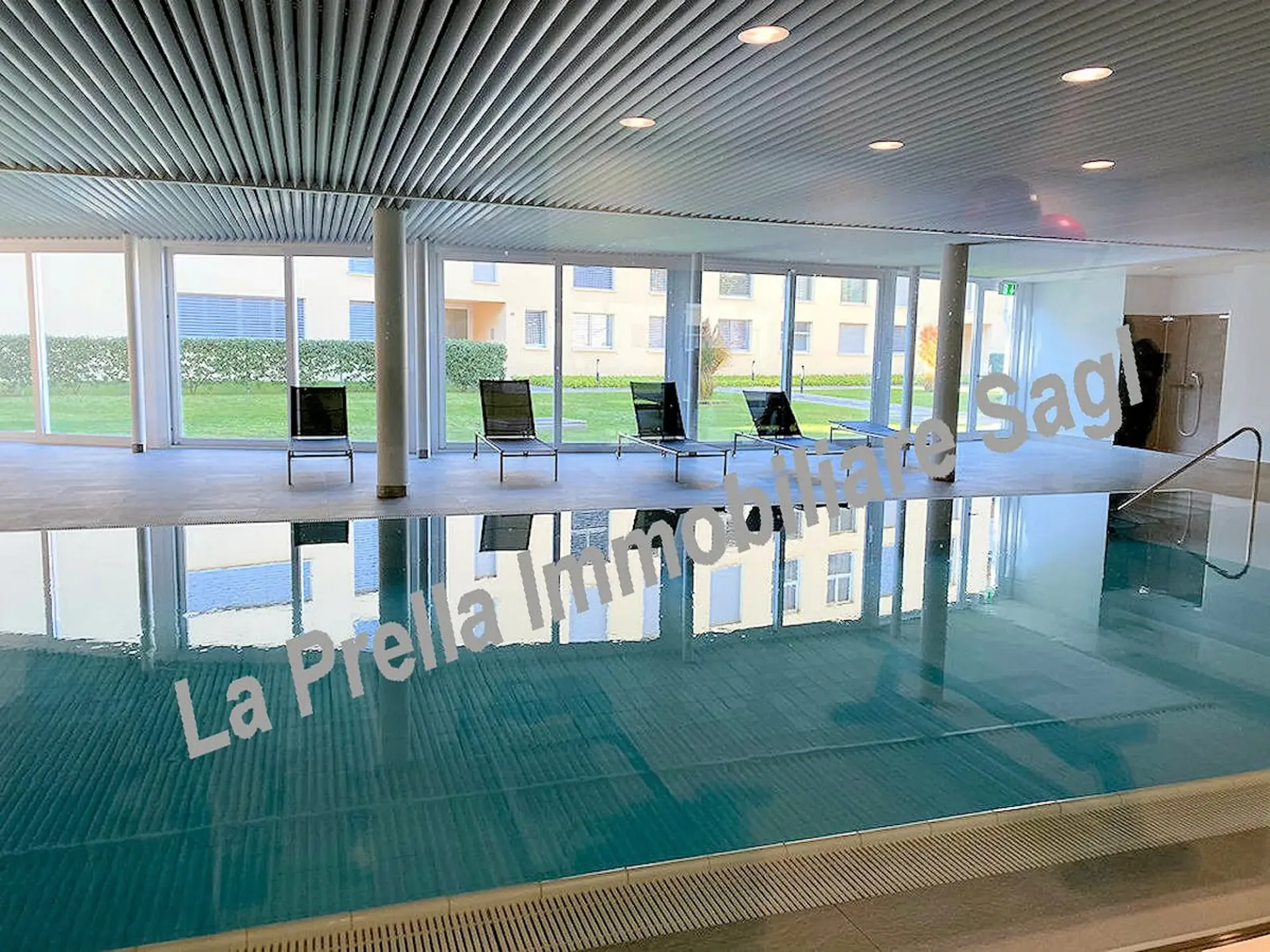 Luminoso appartamento di 2.5 locali con piscina e area wellness