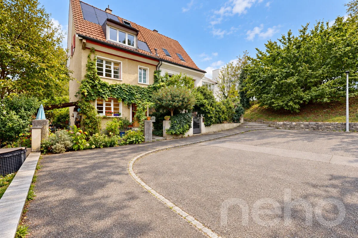 Maison jumelée attrayante de 5 pièces avec jardin facile d'entretien