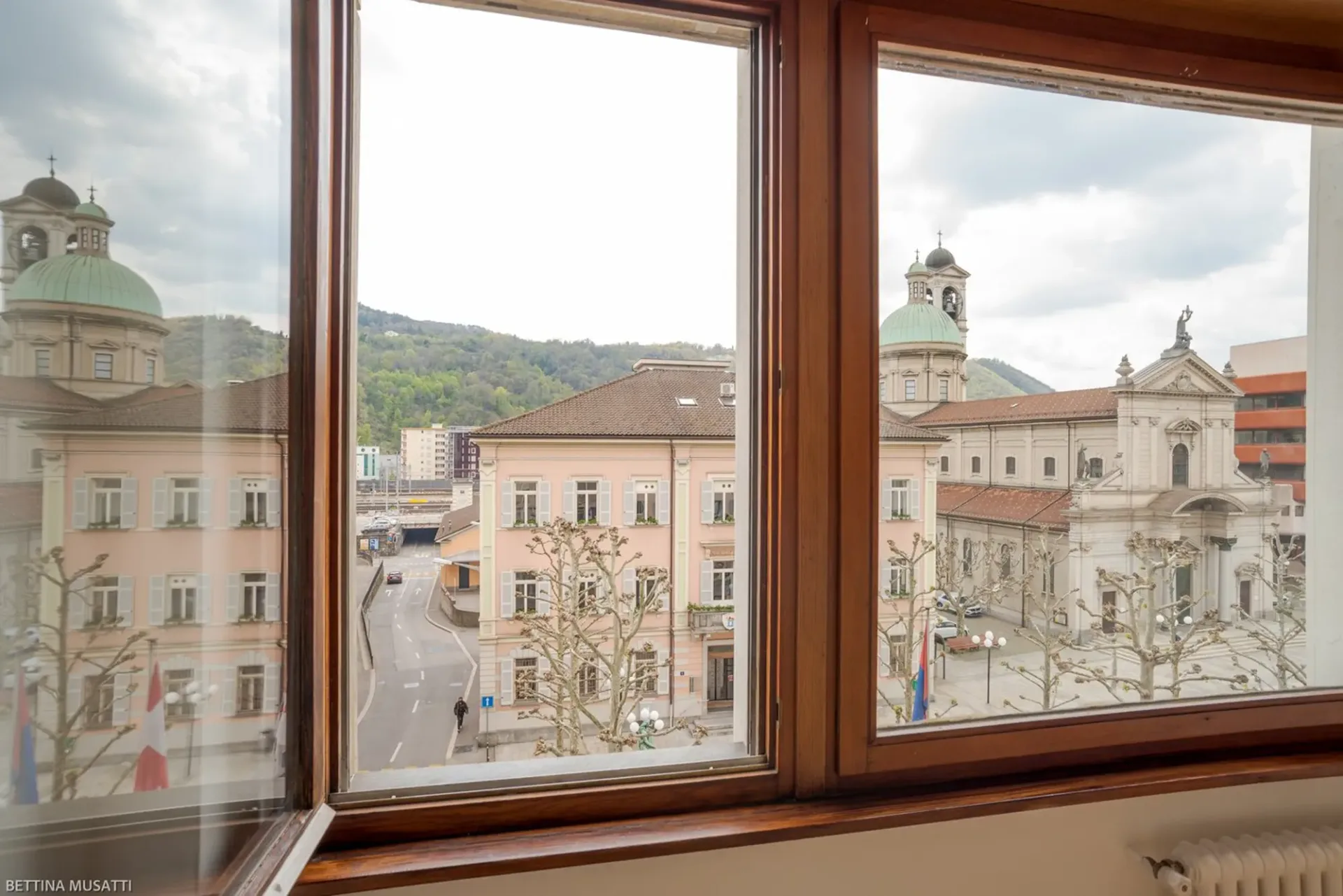 CHIASSO ZENTRUM – 4,5 LOKALE IN DER CORSO SAN GOTTARDO ZU VERMIETEN