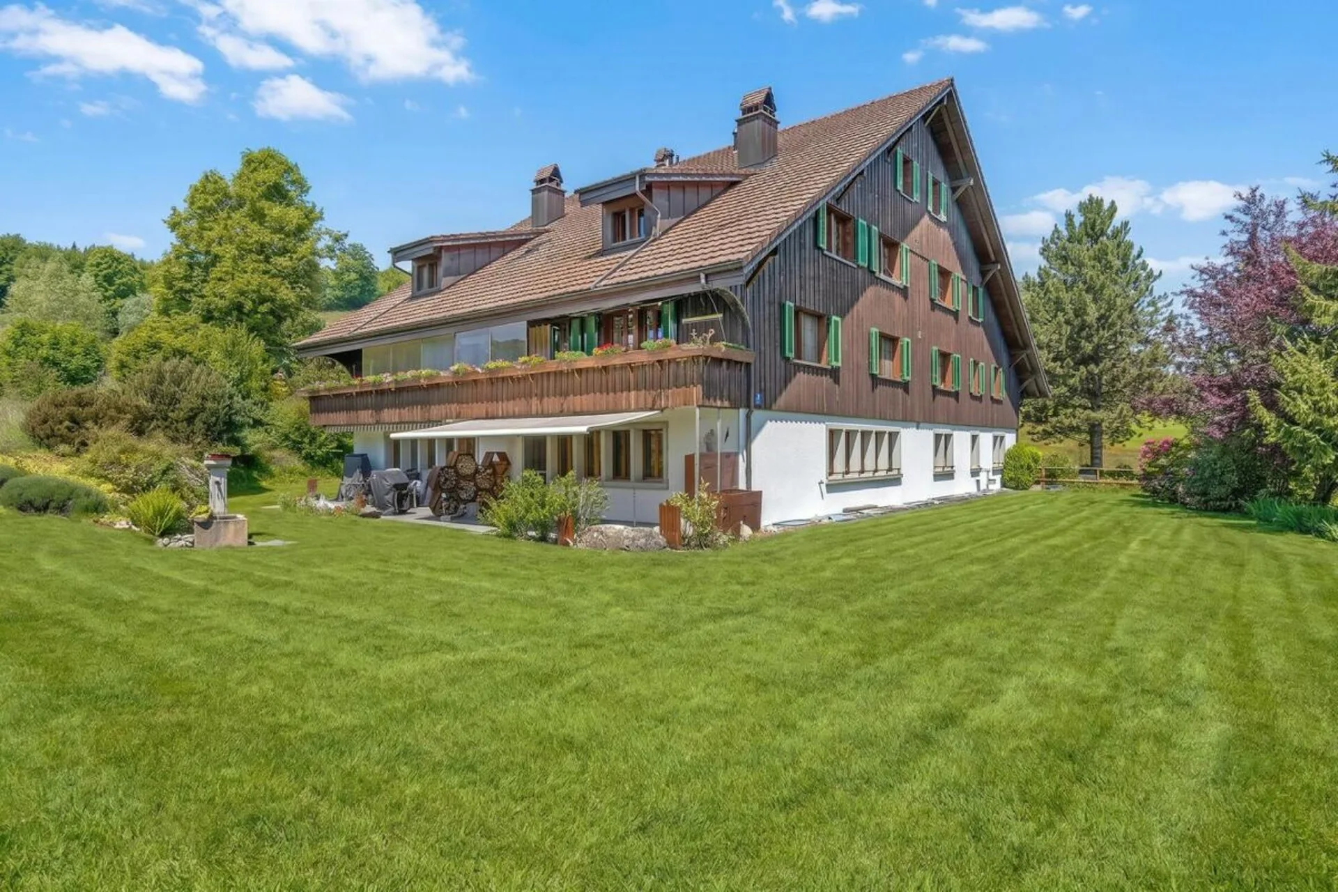 Grosszügige 5.5-Zimmer-Gartenwohnung mit herrlicher Aussicht ins Grüne