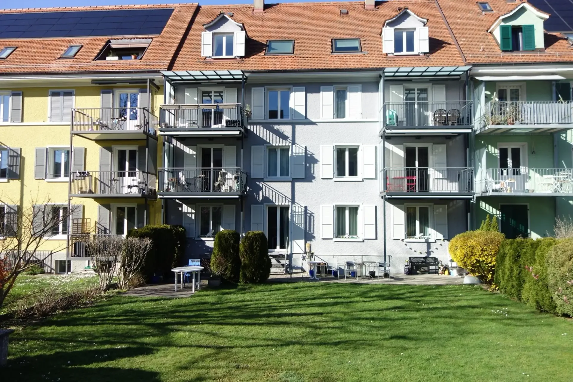 zentrale 2½ Zimmer-Dachwohnung, moderne Küche und Bad
