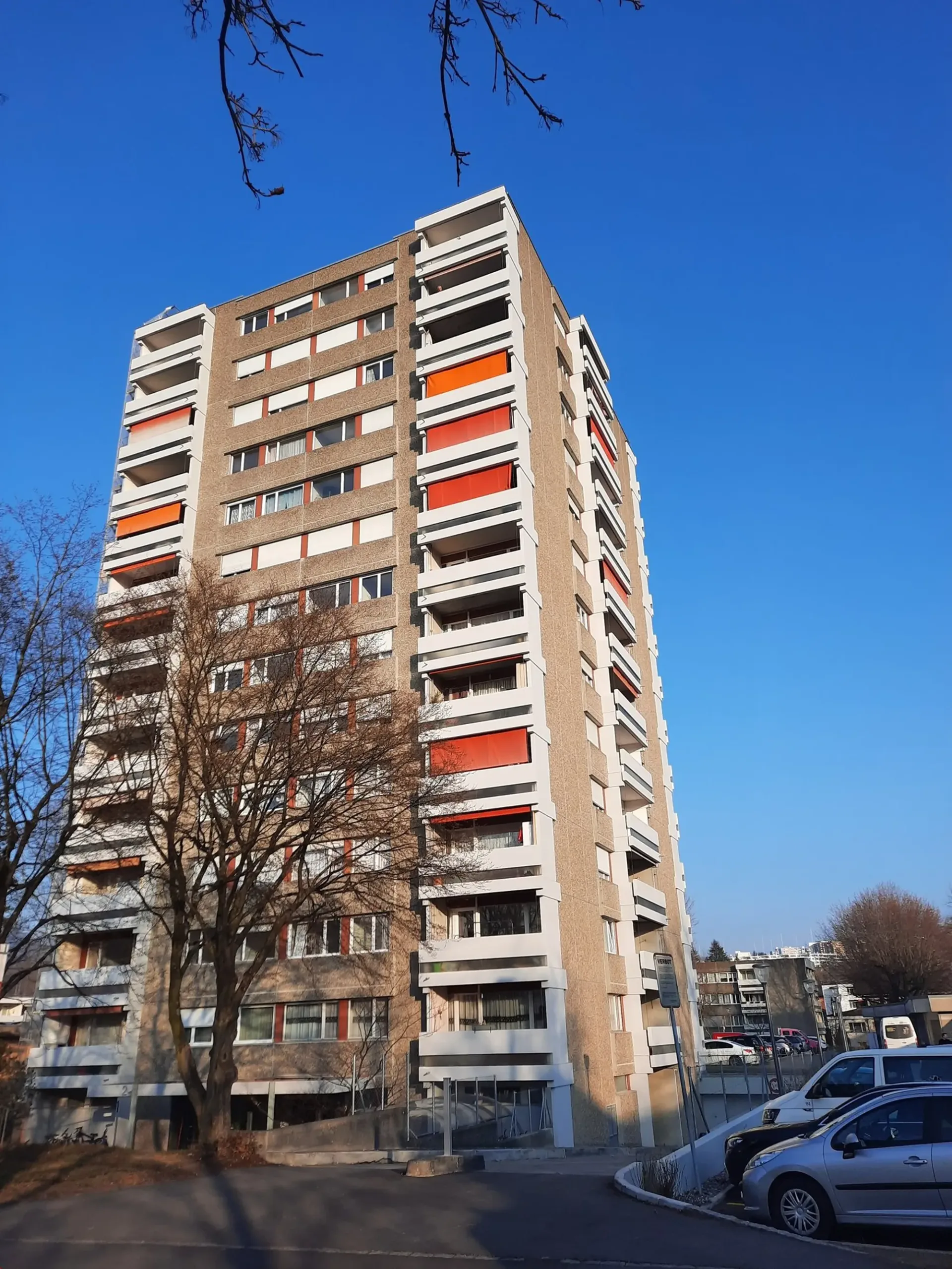 Appartamento di 3,5 locali ristrutturato a nuovo in posizione centrale con vista meravigliosa
