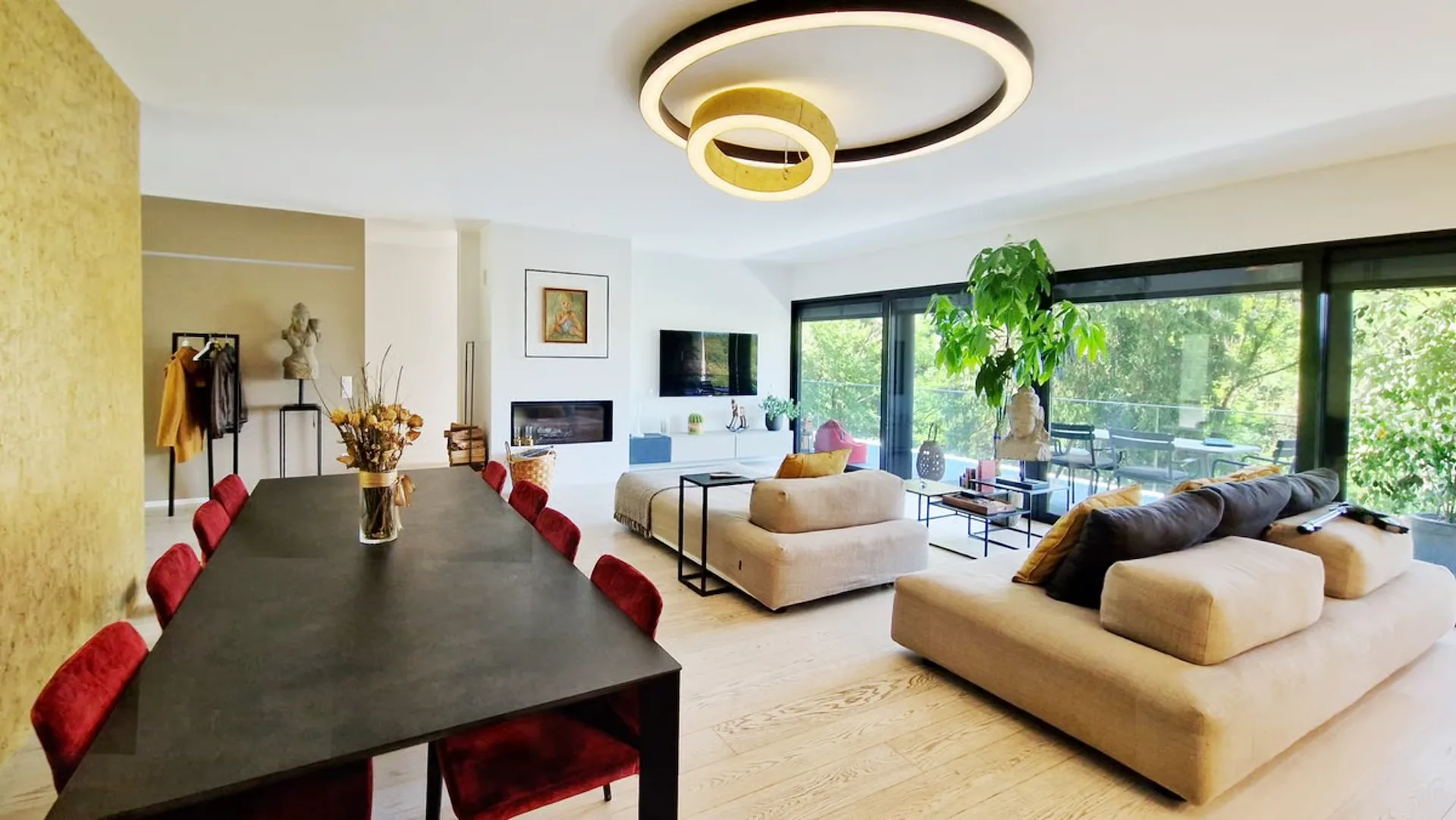 Wunderschöne 4,5-Zimmer-Wohnung mit großer Terrasse und Talblick, entworfen von Mario Botta