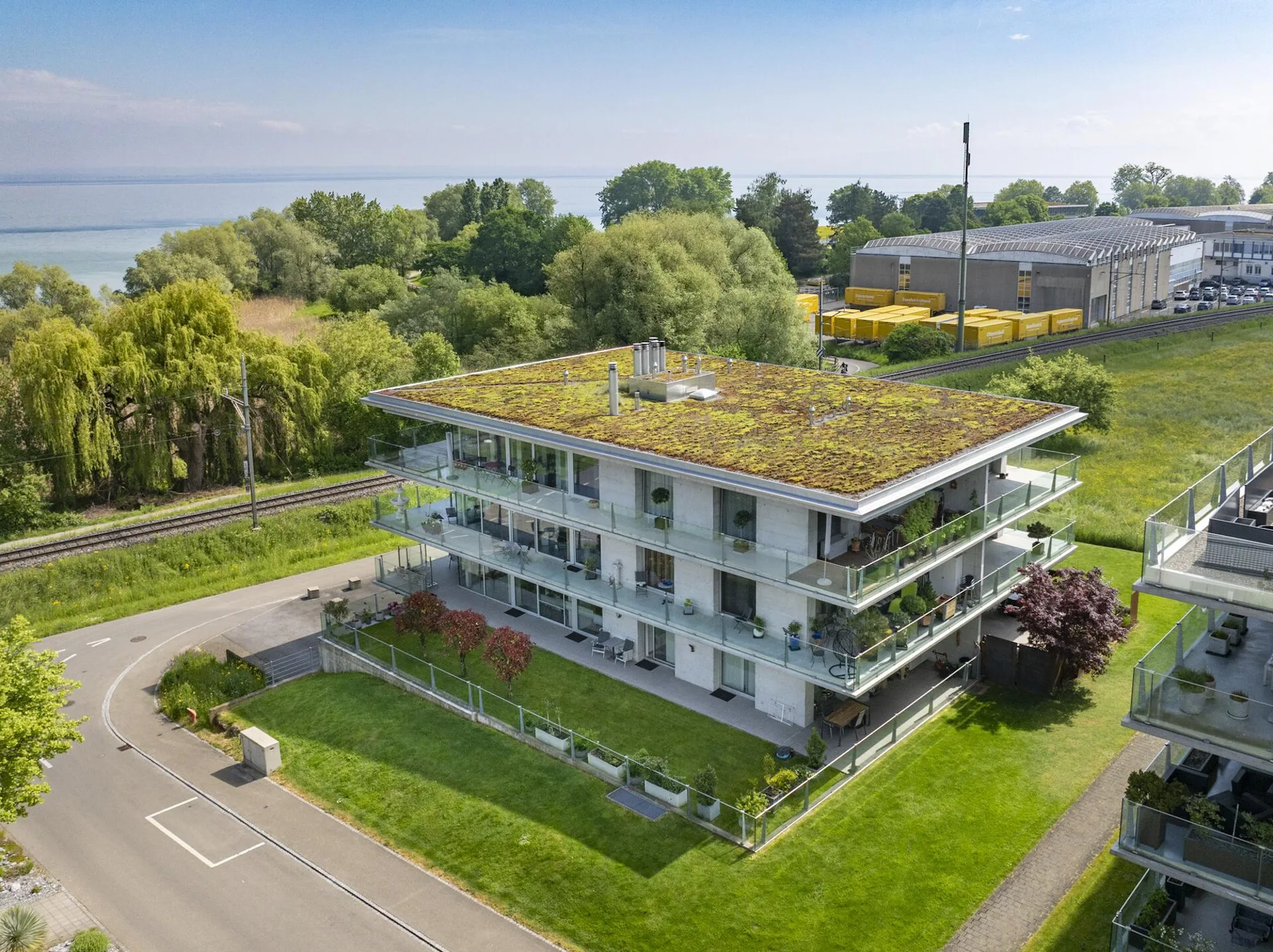 Grosszügige 3.5-Zimmer Wohnung mit Seeblick und Lift im 1. Obergeschos