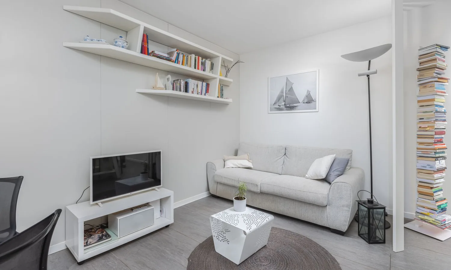 STUNNING AND MODERN 2.5-ROOM APARTMENT WITH COMFORTABLE GARDEN IN MASSAGNO