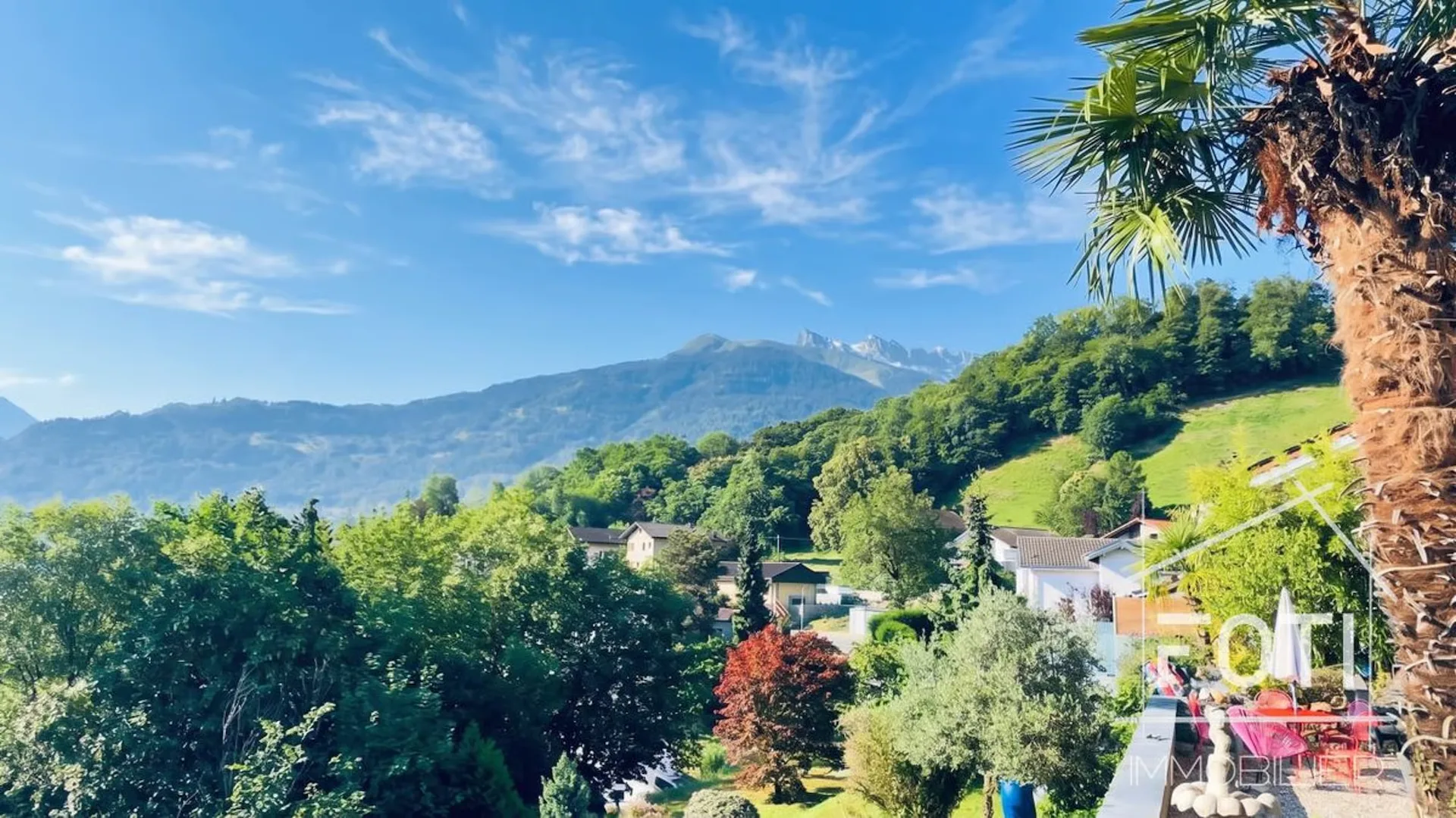 Schönes Haus mit Blick auf die Dents-du-Midi und große Terrassen in Monthey.