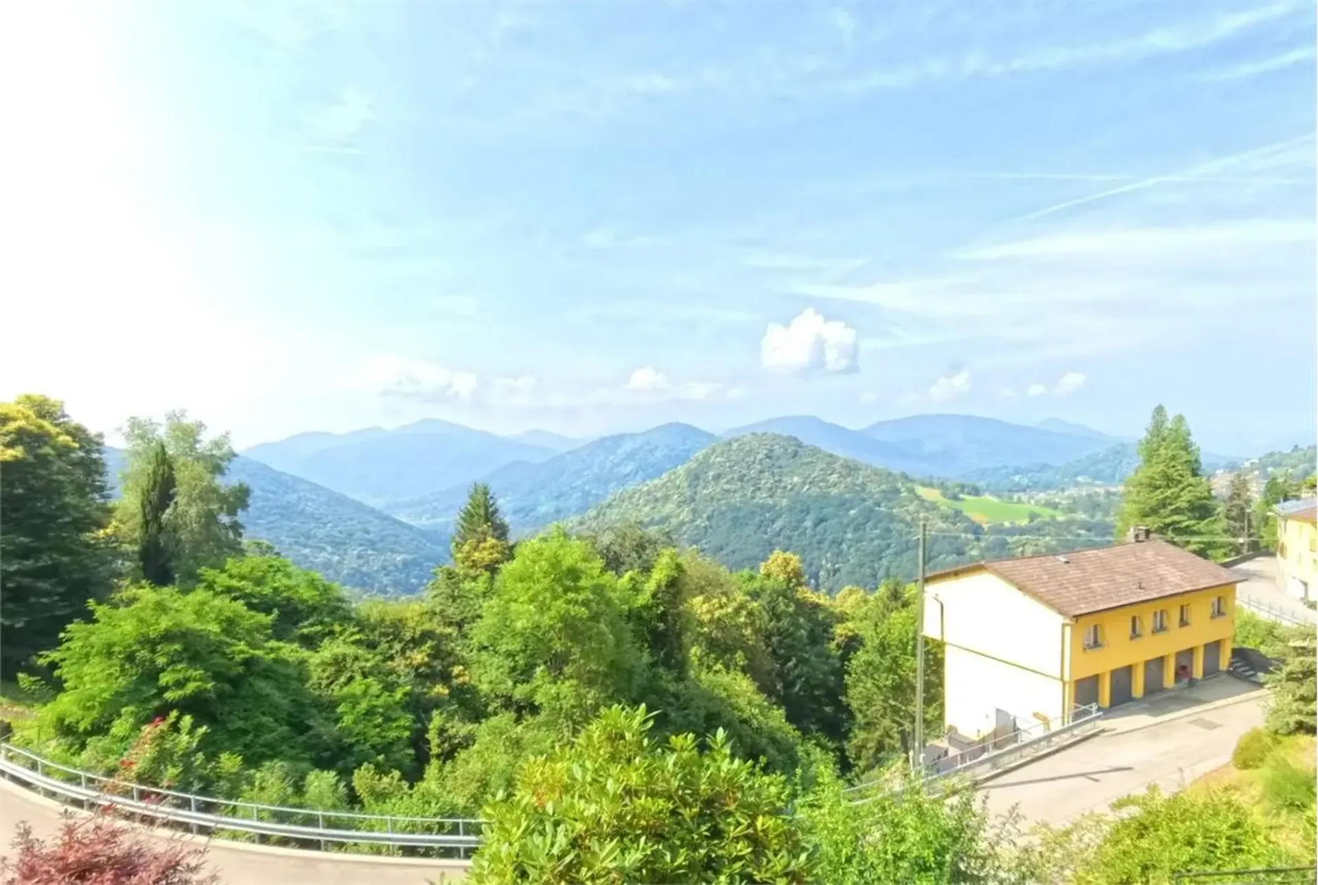 VILLA INDIPENDENTE CON GIARDINO E VISTA APERTA