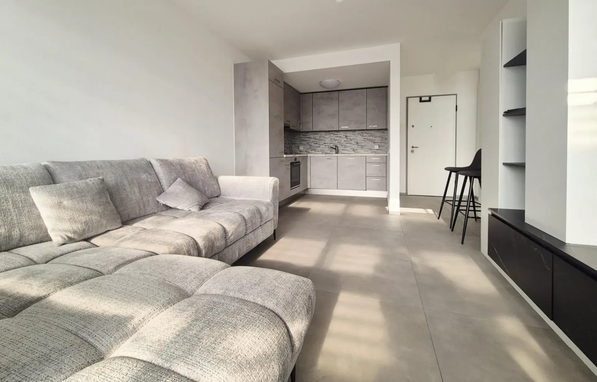 Helles 2.5-Zimmer-Wohnung im 6. und letzten Stock, möbliert