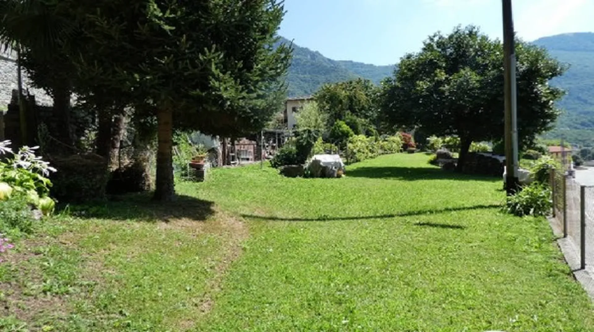 Wir verkaufen in Sonvico baureifes Land