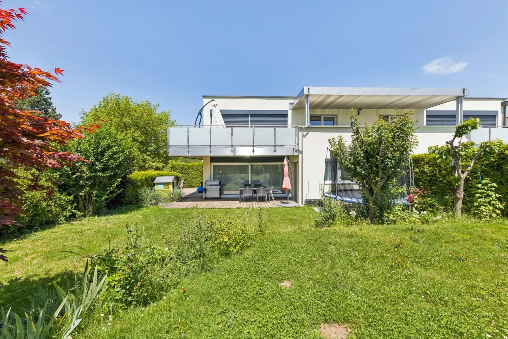Wohnung mit 4.5 Zimmern im Erdgeschoss mit Terrasse und Garten