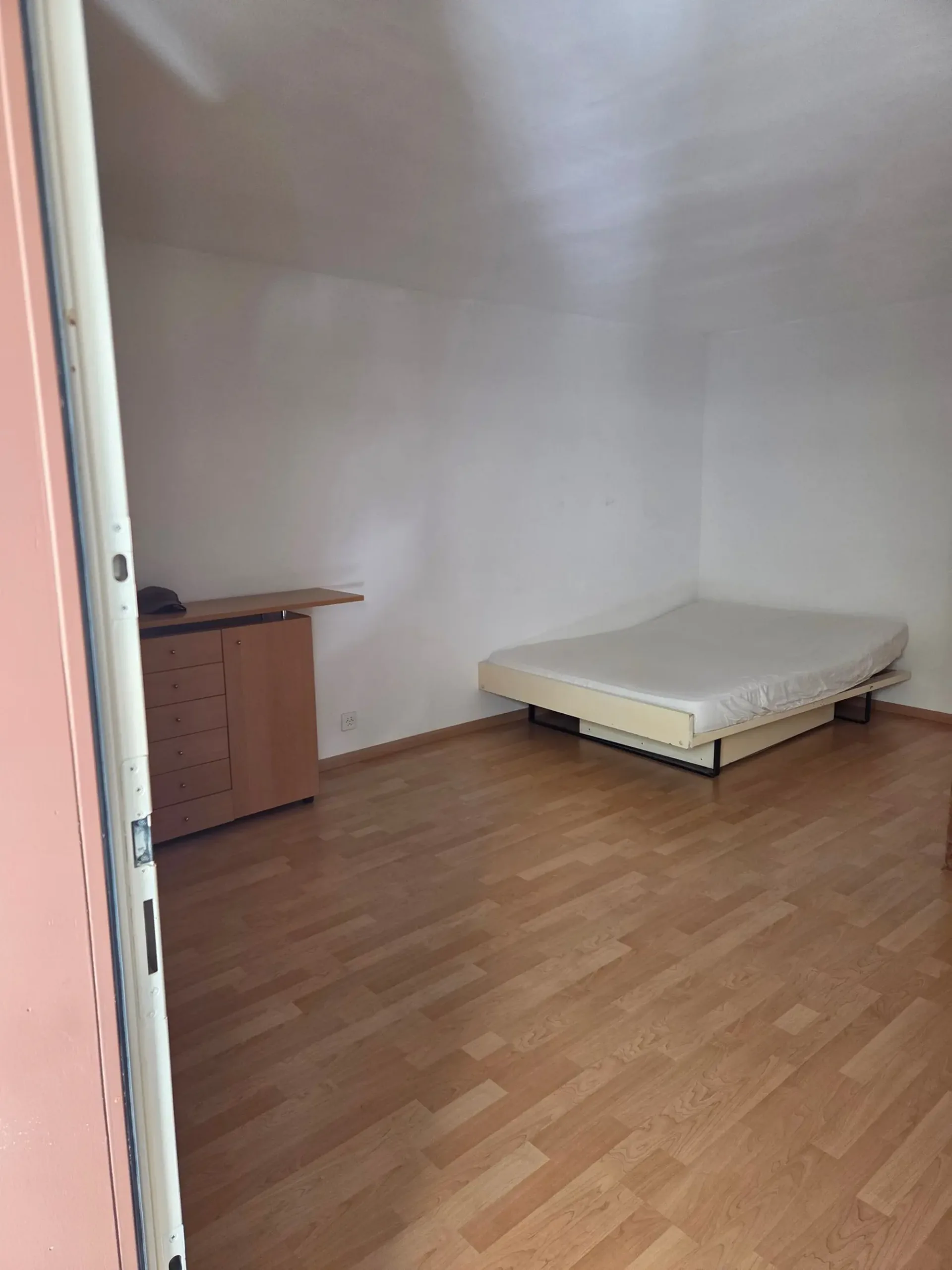 Gemütliches Studio mit Balkon an der Hauptstrasse in Binningen