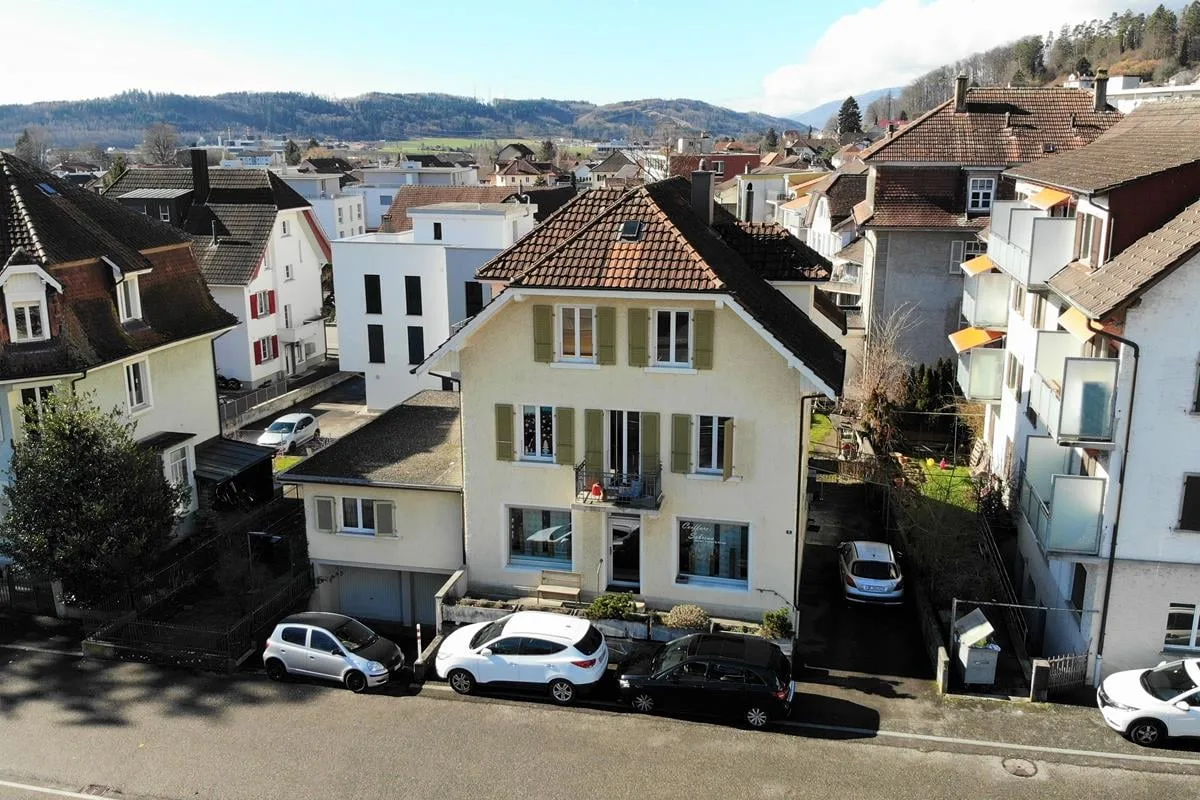 Maison multifamiliale rénovée avec 4 unités et rendement brut de 5%