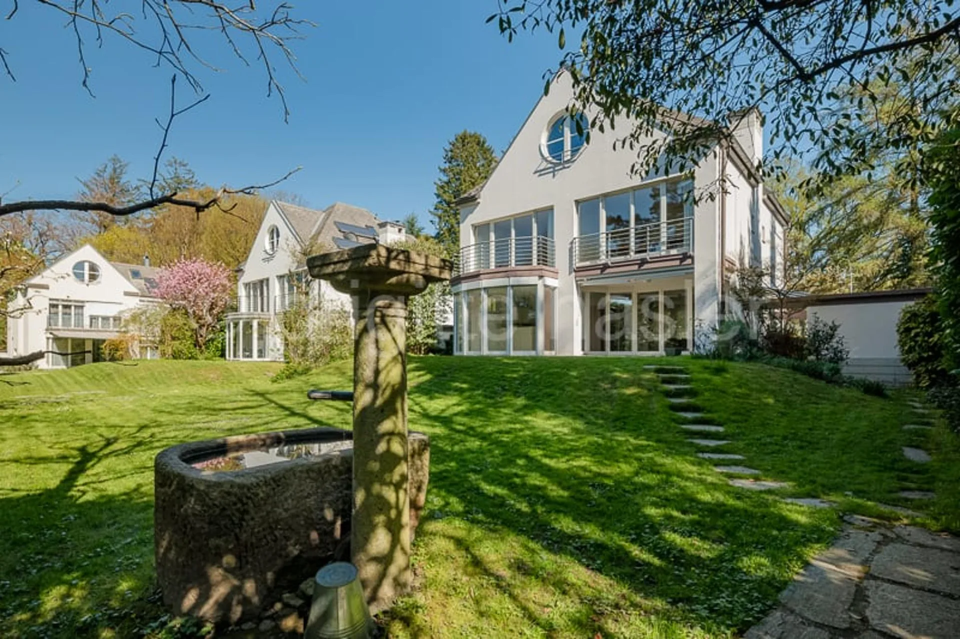 Stilvolles 7-Zimmer-Einfamilienhaus an begehrter Lage beim Wenkenpark
