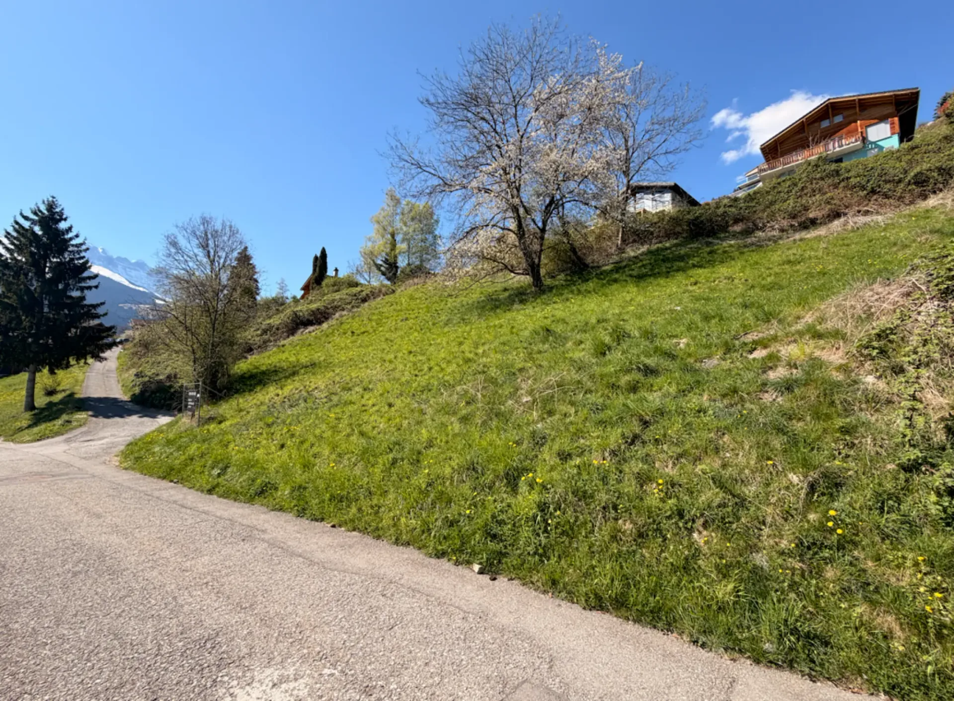 Schönes Grundstück zu verkaufen in Collombey (Les Neyres)