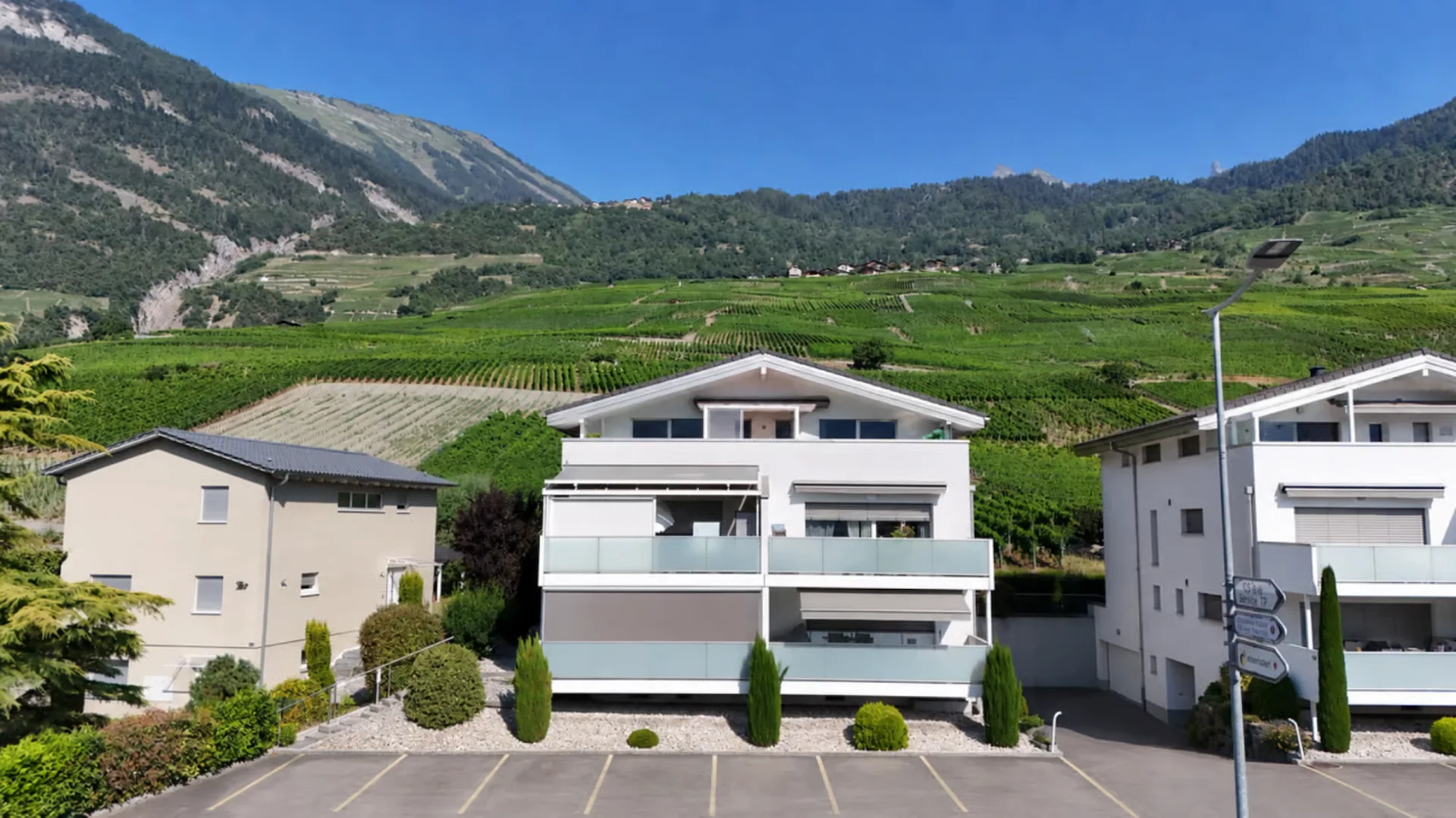 Geräumiges Attikapartment mit 4,5 Zimmern und 146 m2, mit atemberaubendem Blick auf die Alpen
