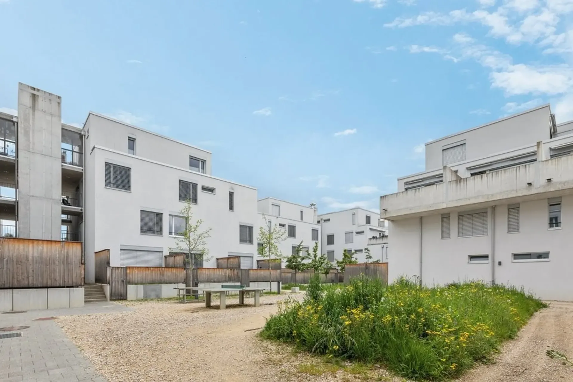 Grosszügige Wohnung mit zwei Gartensitzplätzen