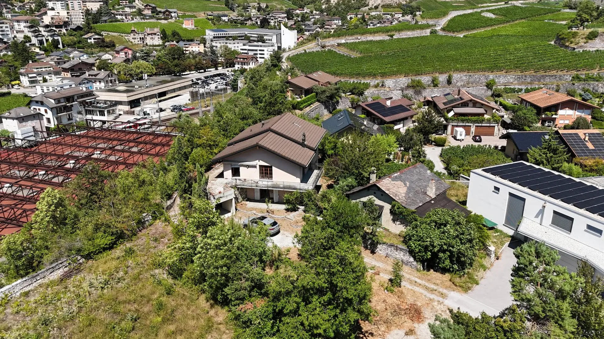 Villa mit Baugrund und Scheune – Quartier Plantzette, Sierre
