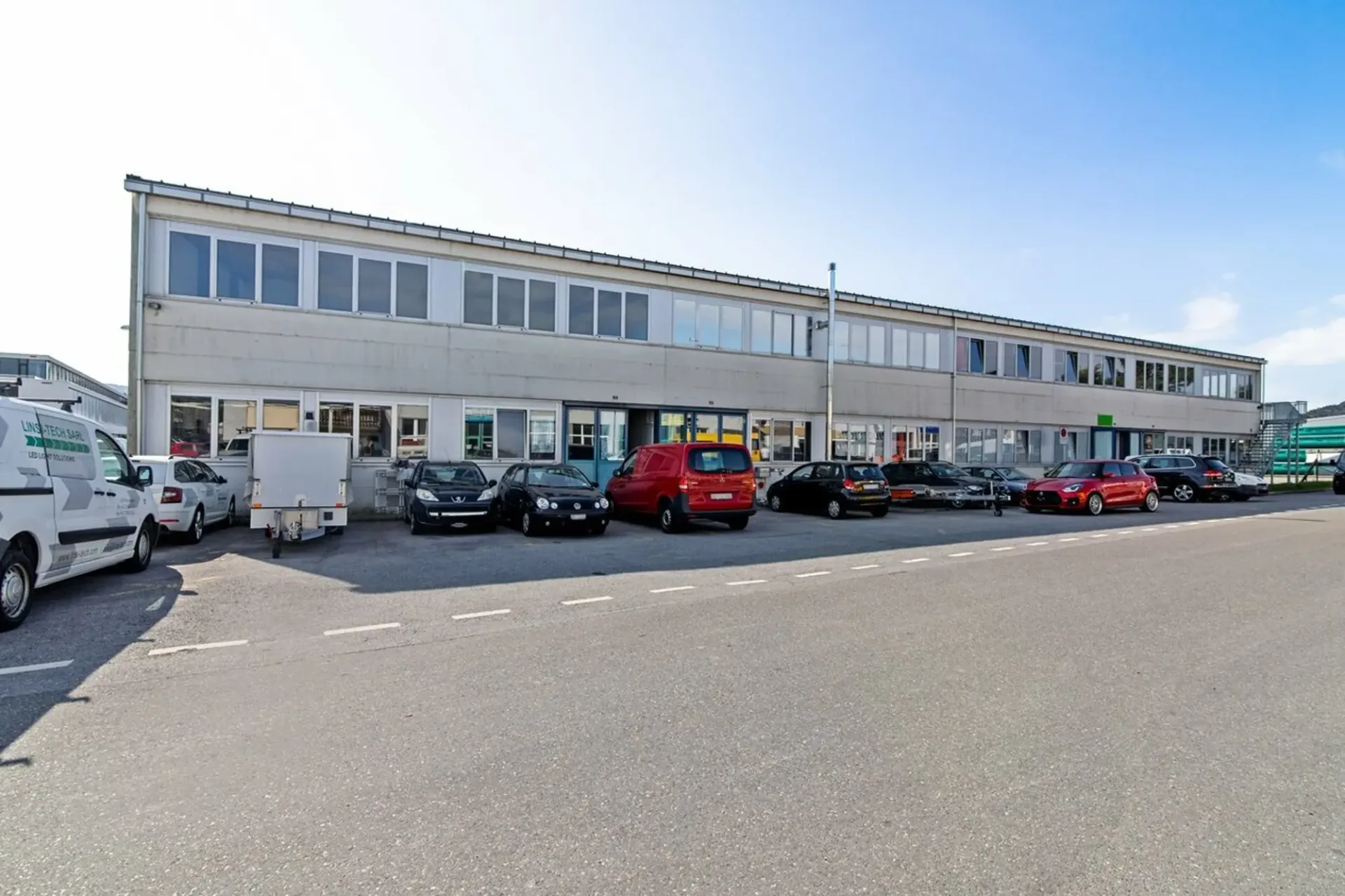 Atelier de 285m2 à louer - Forel - Localisation centrale