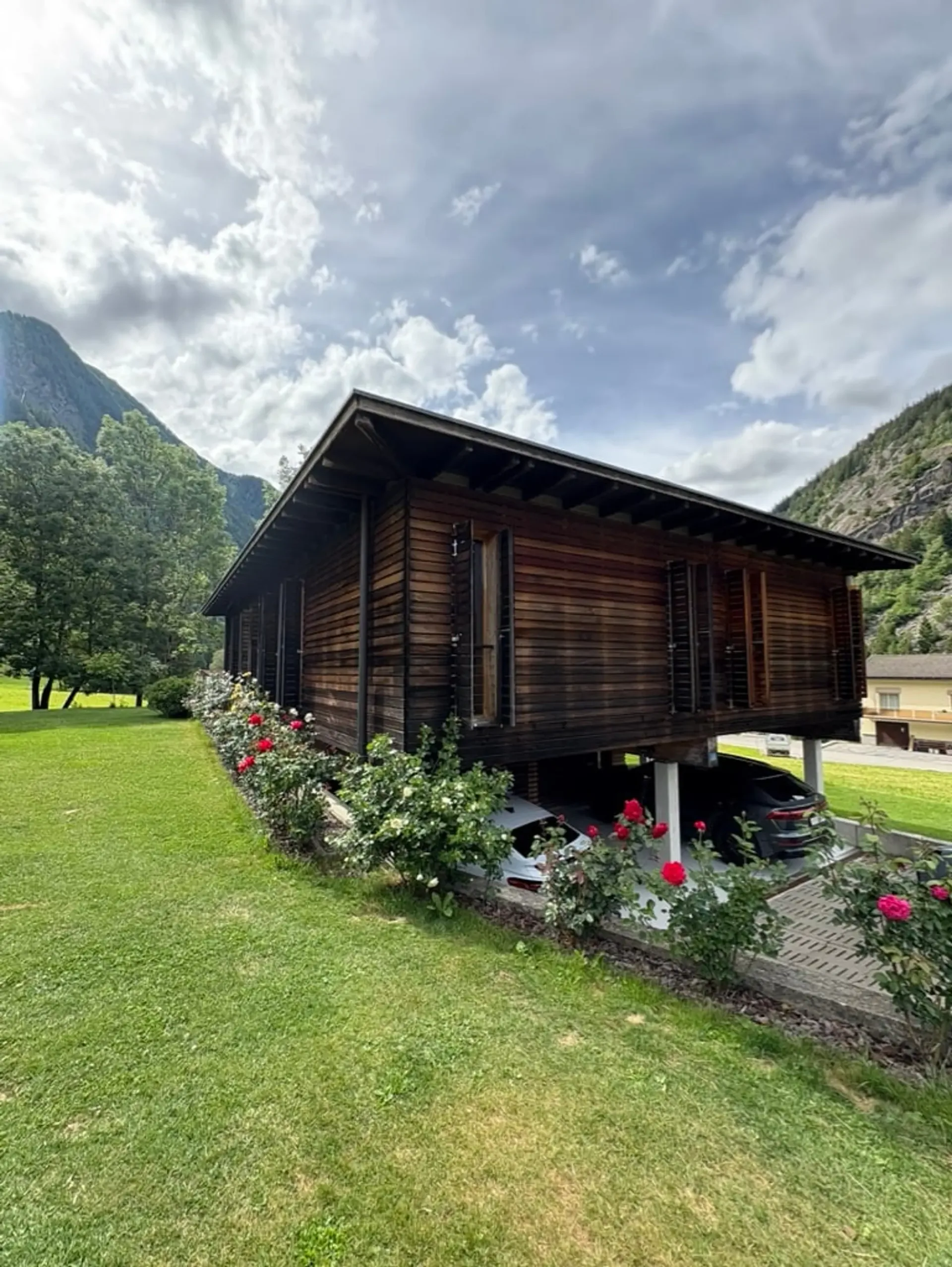 Design-Holzhaus im Grünen