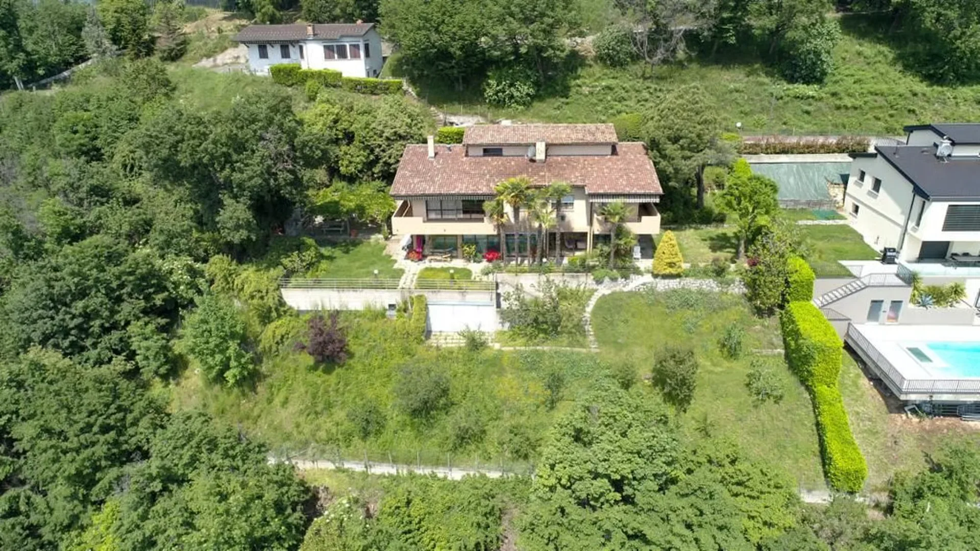 Das perfekte Paradies für Familien: Geräumiges Haus mit 10,5 Zimmern in Tremona!