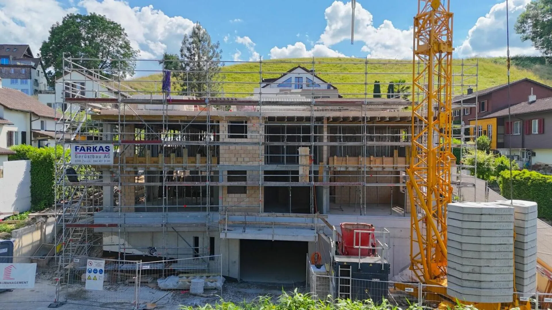La couronne de la maison prend forme - Appartement mansardé en construction