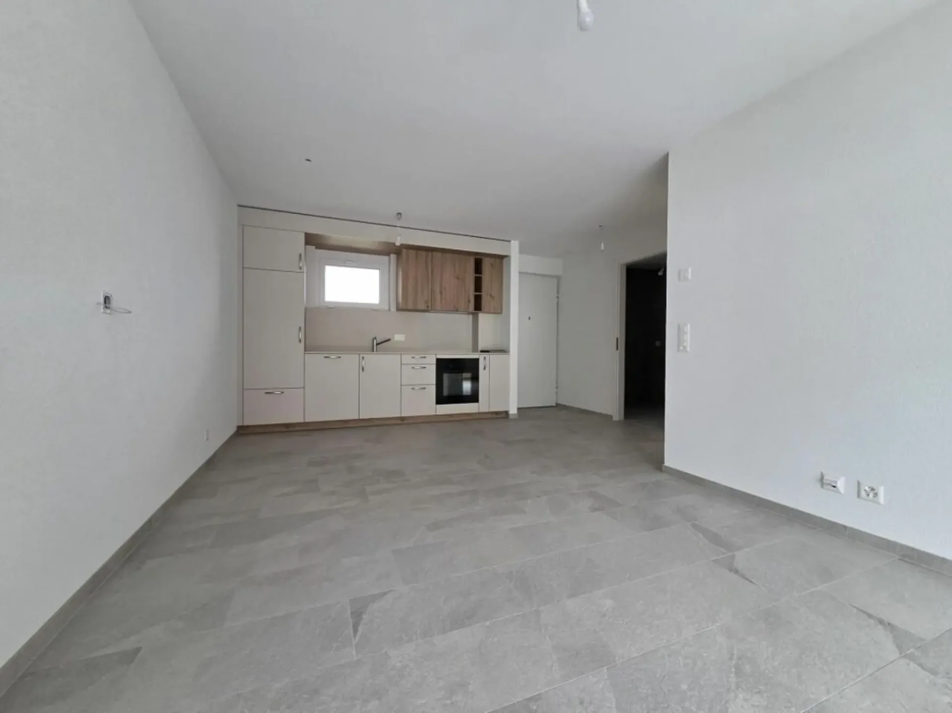 Neu - 2.5-Zimmer-Wohnung mit Balkon und Parkplatz