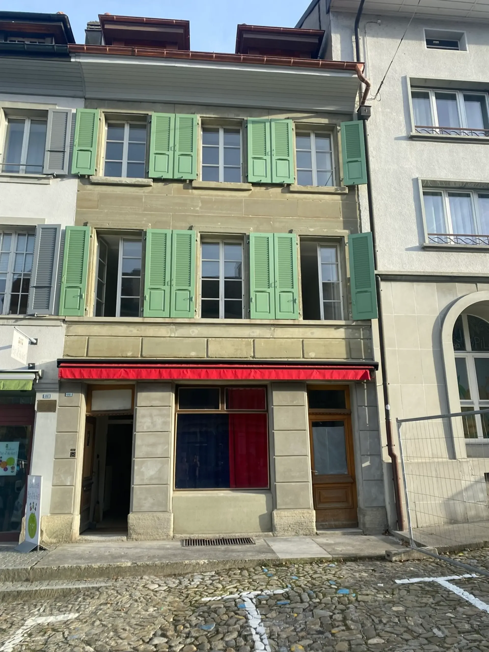 Petit local commercial avec vitrine au coeur de Romont