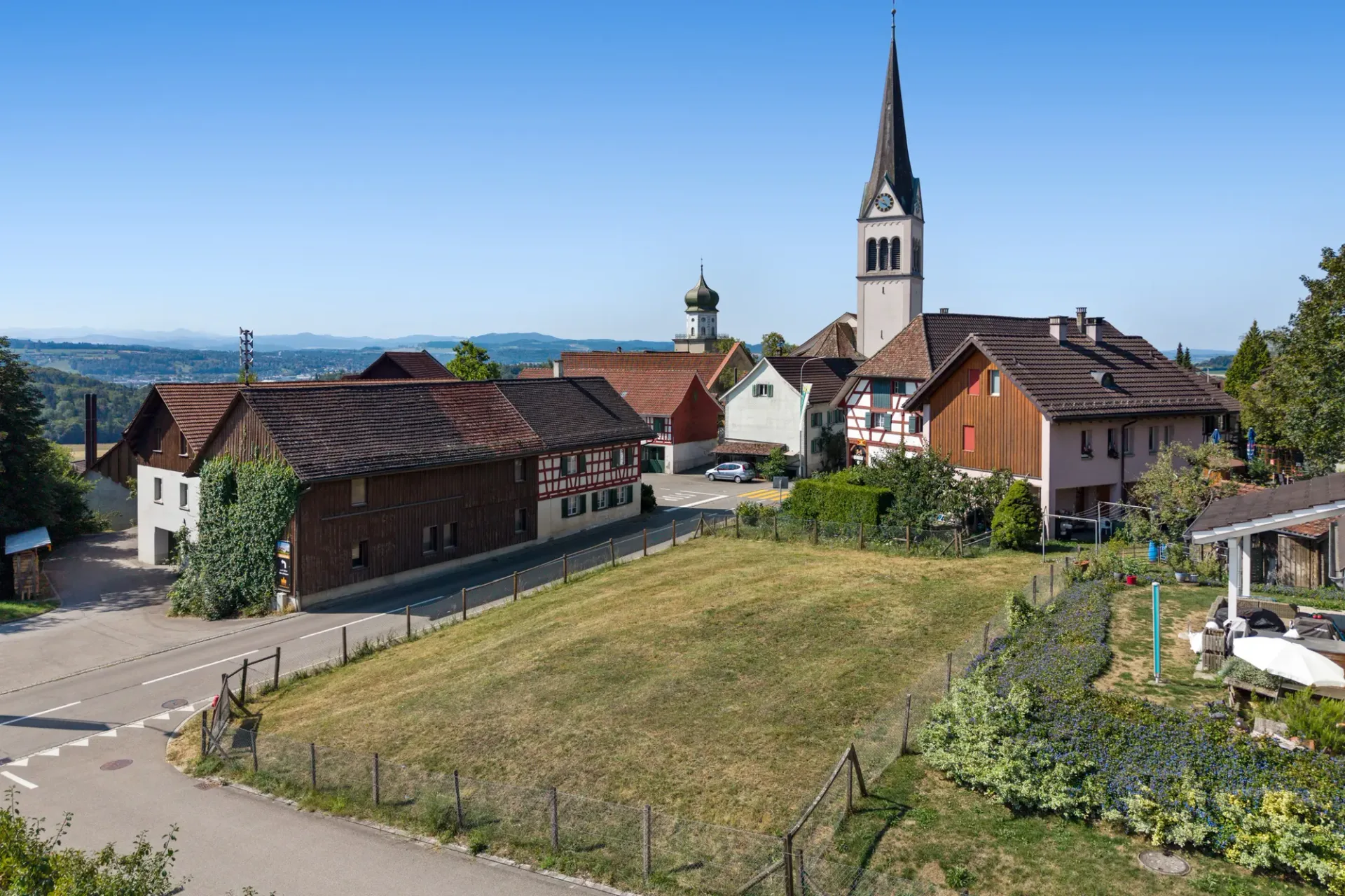 Family-friendly building plot in an attractive location