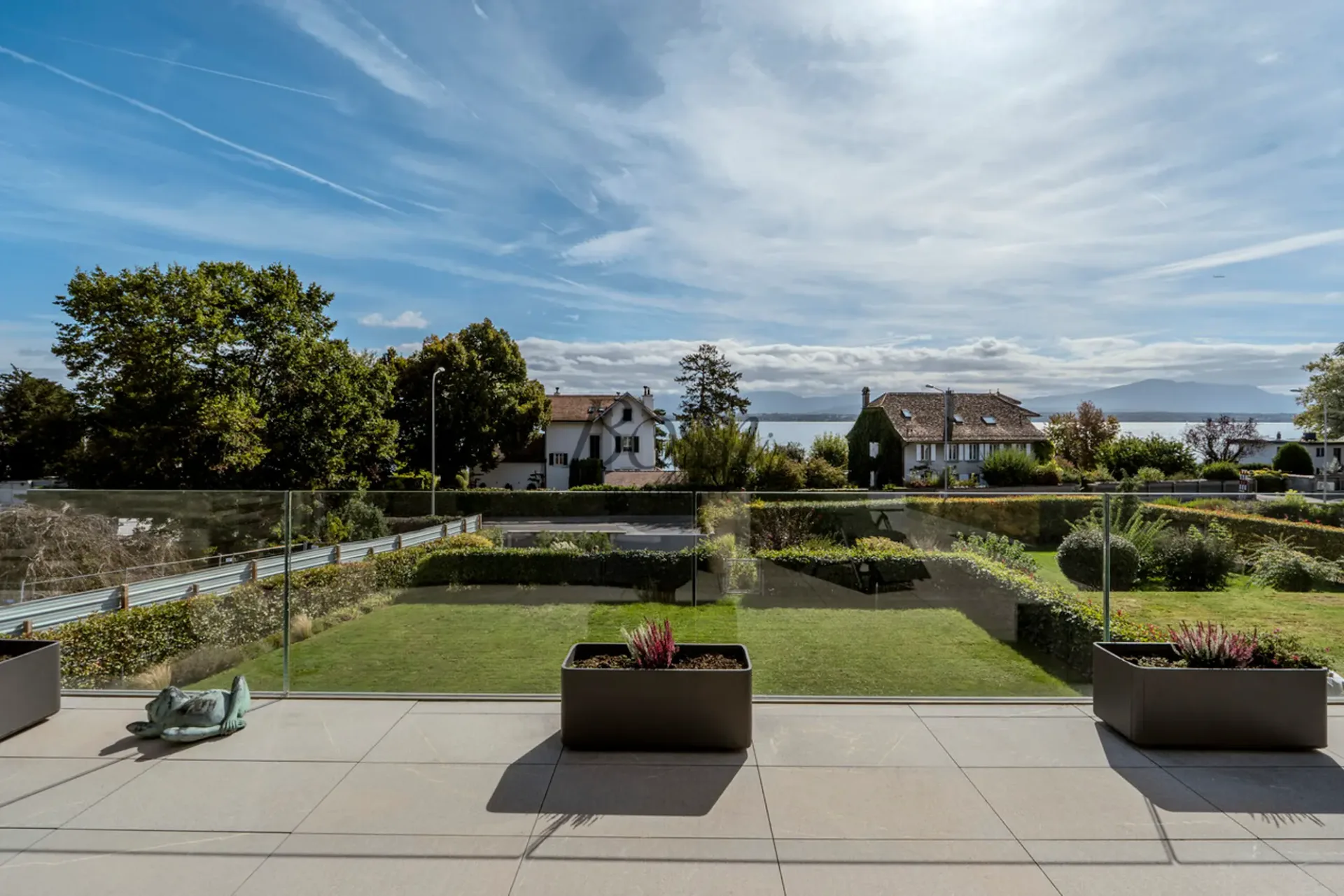 Élégance, volumes et lumière -- duplex avec vue lac